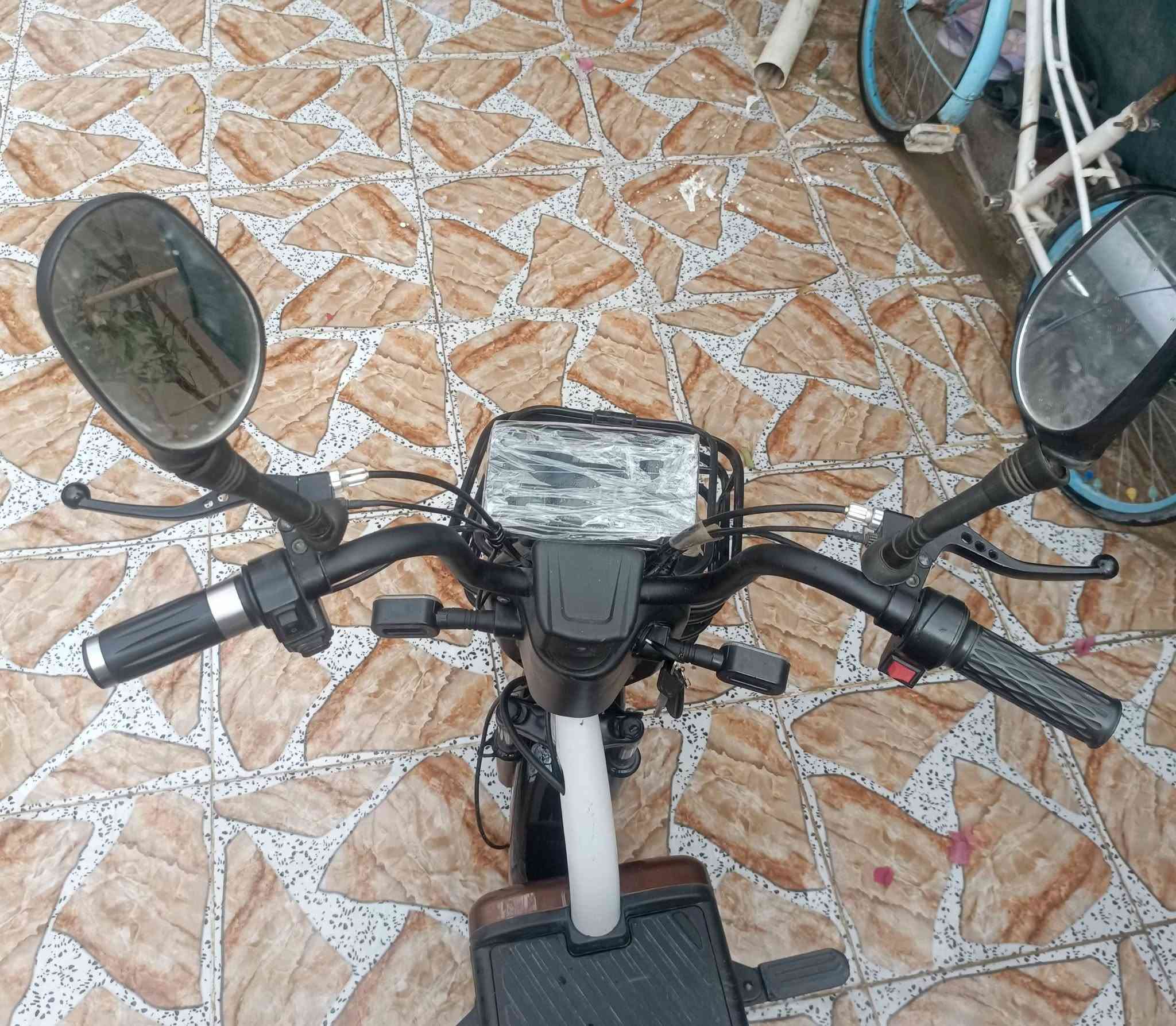 للبيع درجة شحن حجم 14 نظيف
السعر 250الف بي مجال 
رقم الموبايل ***********
