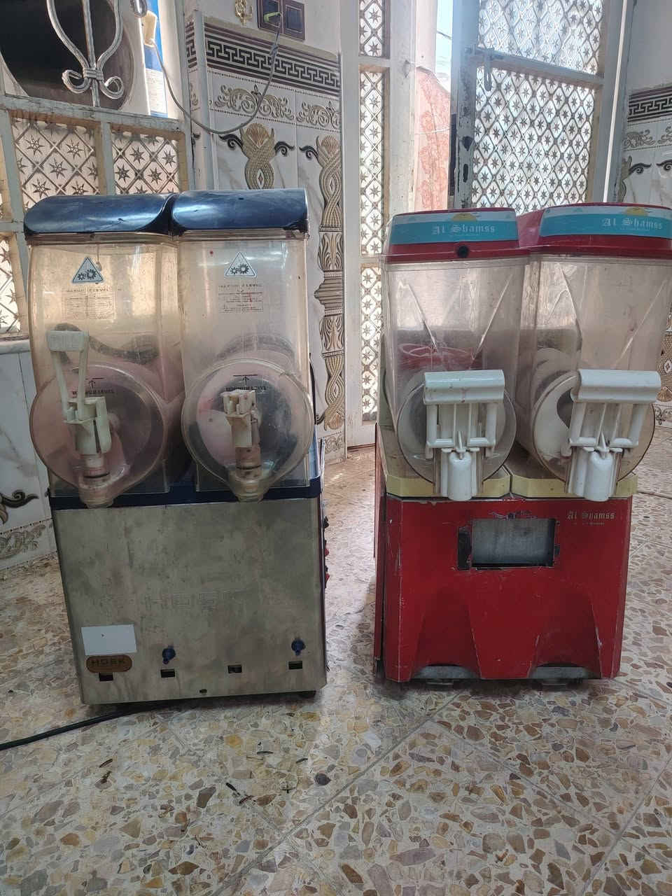 السلام عليكم شباب ذني مكائن اثنين ازبري للبيع اثنيناتهن عطلانات الهوسك الزرقاء عطلها ليك وهاي الحمراء الايطالي عطلها كرت شاشه راح احط رقم التليفون مكاني نجف حي الميلاد***********
