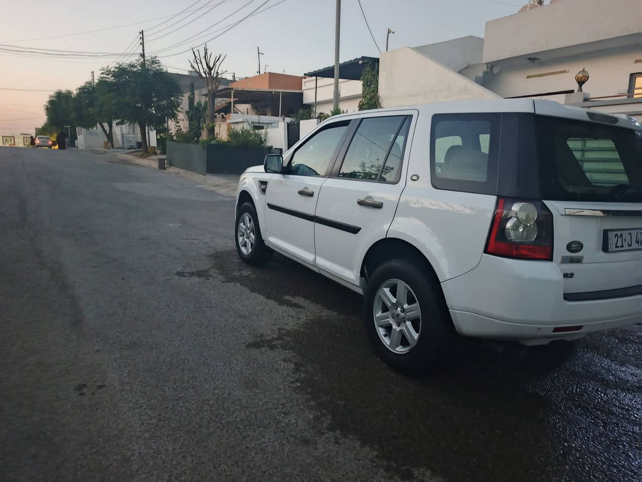 Land Rover 2012 🇬🇧SE/LR2/
سەیارەکە بێی بۆیاخە 

رەقەم سلێمانی تا ٢٠٣٠ مانگی ٩ نوێیە بەشەرتی بەناو کردن،
مەکینە شەشپستۆن/٢.٣/
٢٣٠هۆرس پاوەر 🐎
دوگێر تۆماتیک عادی شەش گێر/
سپۆرت🔥
٥مۆدی لێخورینی هەیە⛈️🛘)
سوکان ڤۆڵیوم لایت عەدەسە .
تەعدید سورحەو ئاوێنە کارە بای.
بەسمەیە (aux/cd/تەبرید ساردو گەرم بەشەرت .
کامیرەو حاسەیە/٨سەماعەیە/
سێرڤس عامی تازە بۆکراوە گێرو مەکینەی بەشەرت .
تایەی ناو پاکەتی بۆ بەستراوە سەیارەکە یەک دنک مەسروفی تیانیە).تکایە گەر موشتەری نیت بێزارمان مەکە 
نرخی(97)گەڵاو مامەڵەیەکی کەم / (ژ.م) وتساب
(***********)
***********
وەتس ئەپو ڤایبەری لەسەرە /یان نامە بنێرە )،.
