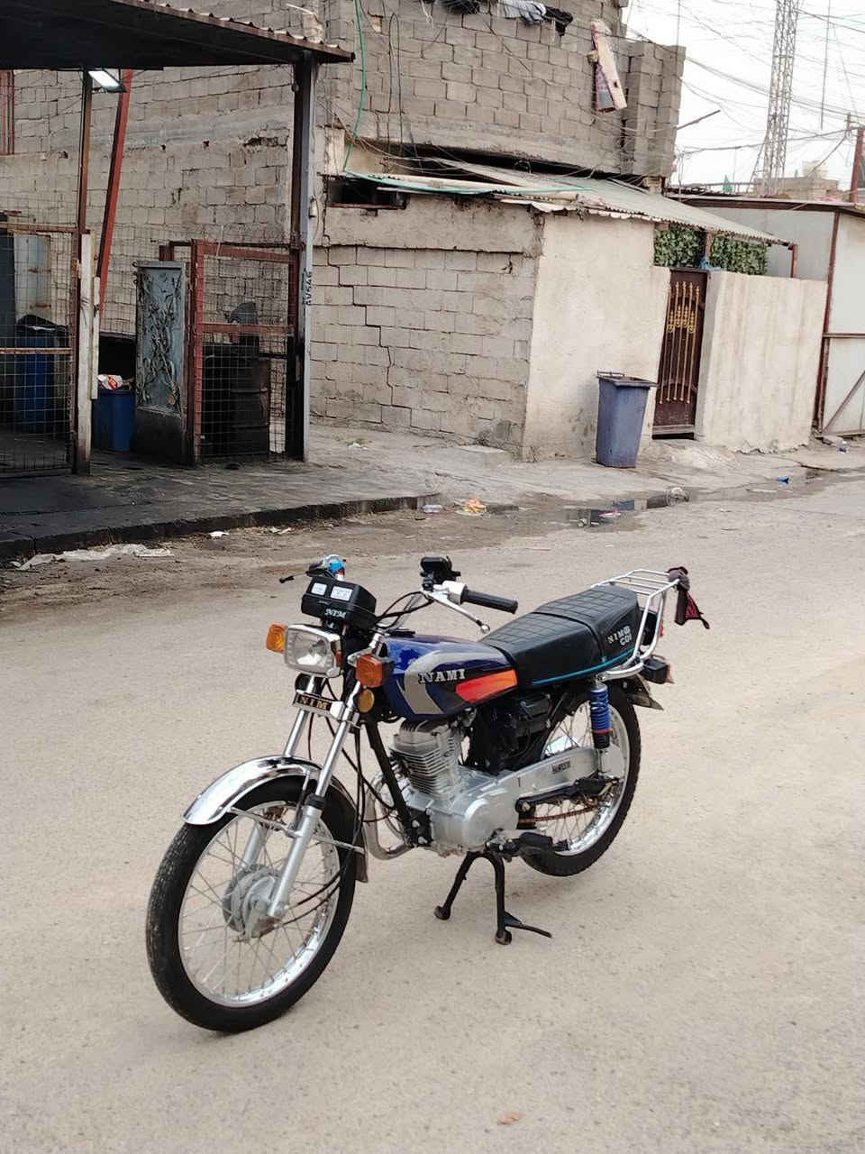 السلام عليكم شباب دراجه يراني لل بيع دراجه خير من يم الله حلوه ونضيفه ما نقصها شي تخذه كبل لل شغل وراقها سكنر السعر ٦٥٠ وبيها مجال الرقم ***********
