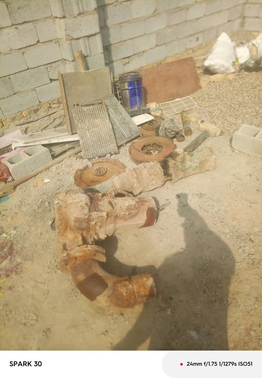 سلام عليكم غطاس الحجم الكبير نحاس والملف الثاني همين نحاس حديد ثقيل كلش وراديتر ‏‪***********‬‏

نص مكتوب في الصور:
- SPARK 30
- 24mm f/1.75 1/1316s ISO51
- SPARK 30 24mm f/1.75 1/822s ISO52
- SPARK 30 24mm f/1.75 1/1279s ISO51