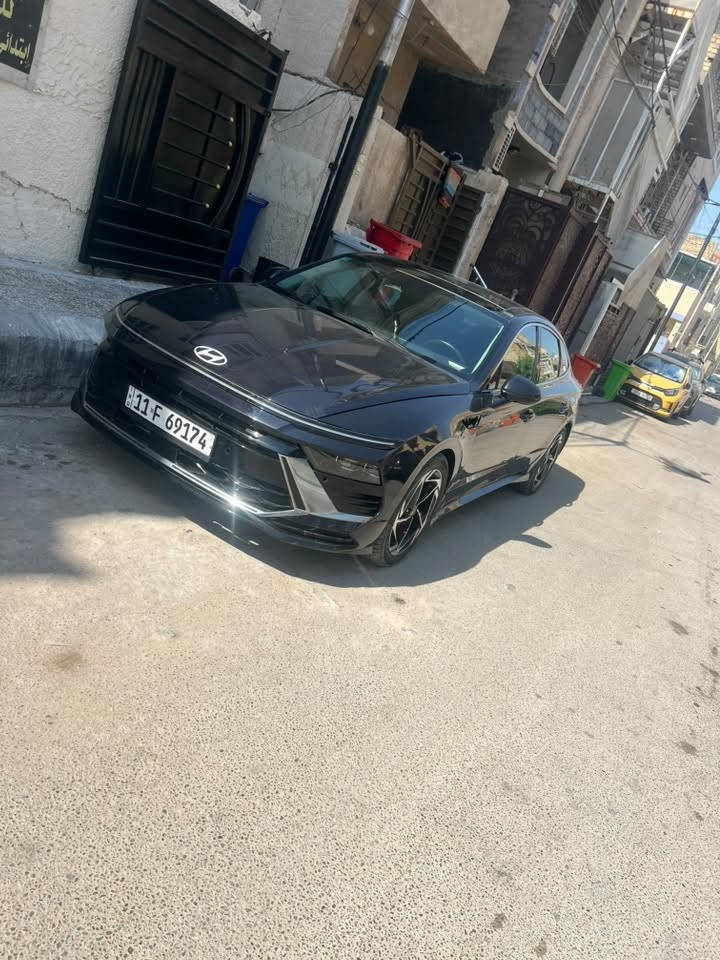 سلام عليكم
للبيع او مراوس حسب القناعه 
موديل 2024
ماشيه 14000 ميل
كامل مواصفات عدا الجلد فقط
محرك 2500 تنفس طبيعي
االسعر 185 
رقم الشاصي KMHL14JA4RA388054
للاستفسار وتساب *********** 
العنوان بغداد حي الجامعه
