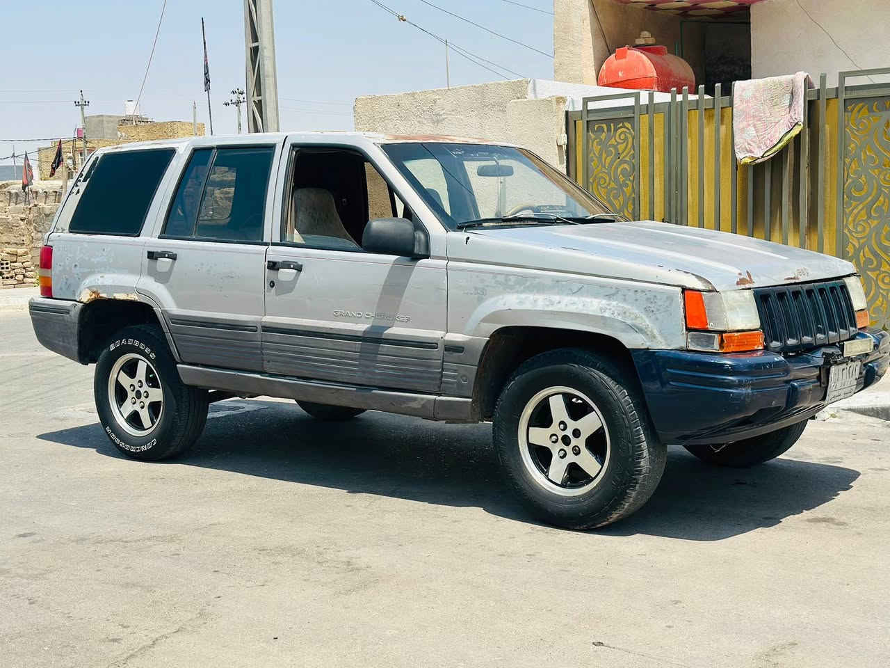 السلام عليكم سيارة للبيع مديل 93سنويه 28سياره نظيفه ماكينه 3000 تبريد شغال عوزها بس غاز السعر 28وبيها مجال الشراي يتصل ‏‪***********‬‏

