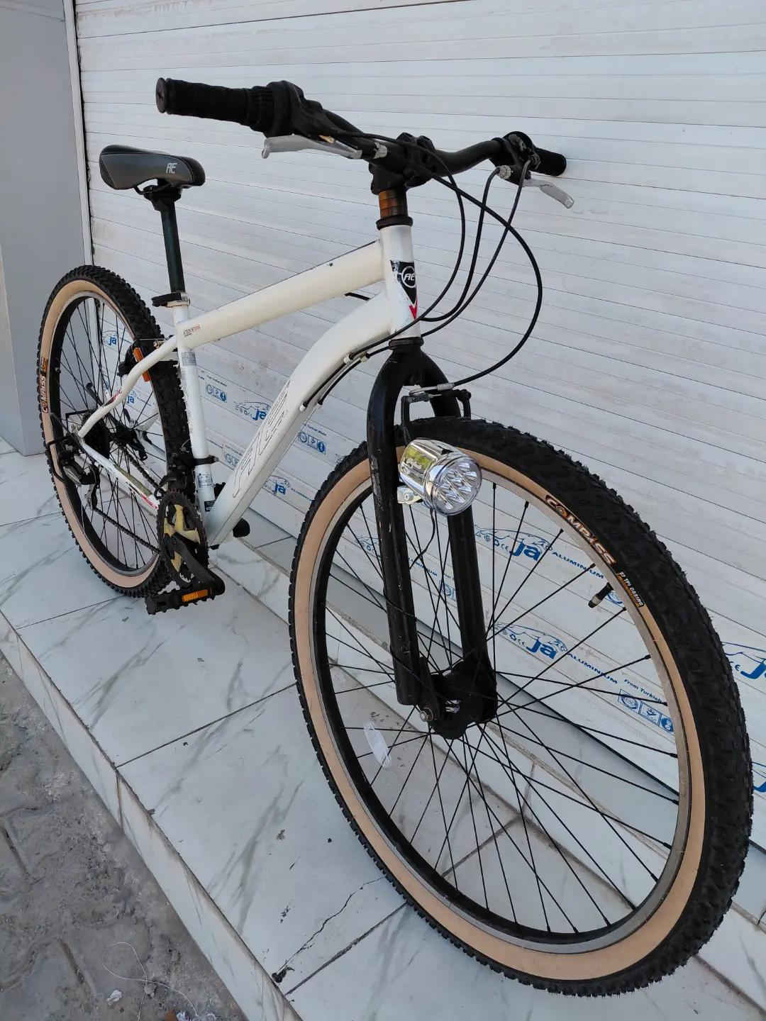 حجم 29  المعدن حديد ويالة المنيوم 3  × 6 سرعات من shimano السعر 200 الف شامل التوصيل     ✈يوجد توصيل لجميع المحافضات ✈ كركوك مدخل سايدين حي الاسرى والمفقودين  معرض ابو شيفان ( *********** )
