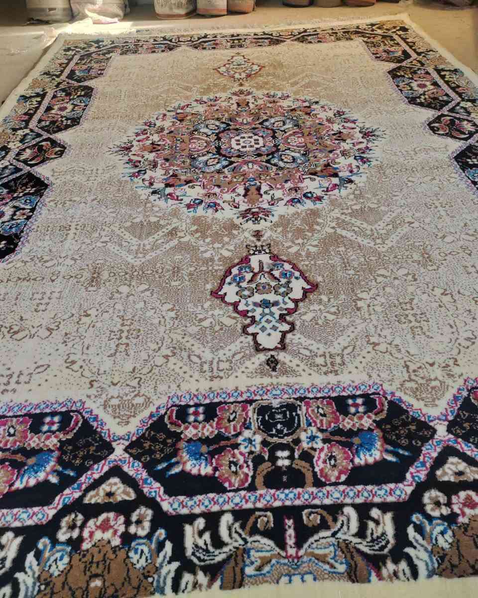 كل فخامة السجاد العالمي بصورتها الحقيقية.. صارت بـموبايلك! 👑📱

لأن بيتك يستحق الأجمل والدفء الحقيقي في الشتاء، شركة فري زون (Free Zone) اختصرت عليك الوقت والتعب ووفرت لك أكبر صالة عرض سجاد داخل تطبيق واحد! ❄️🏡

🎁 عرض خاص وحصري:
حمّل التطبيق الآن واحصل على خصم 10% على طلبك الأول، بالإضافة إلى عروض وتخفيضات حصرية لا تظهر إلا داخل التطبيق! ⏳

👇 نزل تطبيق فري زون الآن من هنا:
onelink.to

🚚 خدمة التوصيل السريع متوفرة لجميع أرجاء ومحافظات العراق! (توصلك السجادة لحد باب بيتك وتفحصها بنفسك قبل الدفع).

📞 للاستفسار أو الطلب المباشر:

تواصل  #فري_زون #توصيل_سريع_لباب_بيتك🏘🚕 معنا عبر الأرقام التالية:

📞 ***********

📞 ***********

📞 ***********

💬 أو راسلنا عبر رسائل الصفحة 💌

نص مكتوب في الصور:
- Free ZONE
- دفء الشتاء الحقيقي
- بلمسة "المنطقة الحرة"!
- عروض حصرية لفترة
- محدودة على أفخم
- السجاد قبل الشتاء.