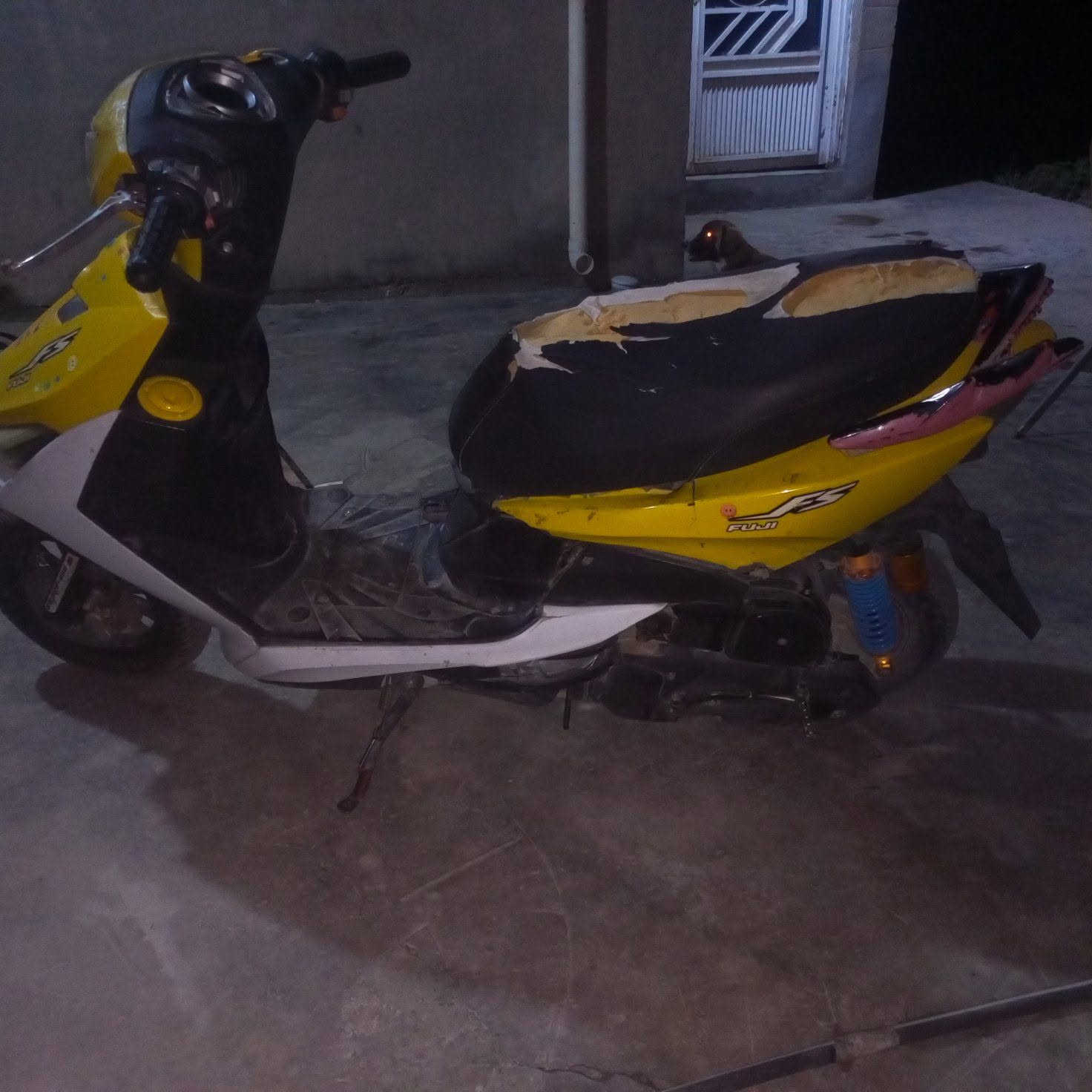 دراجه اف اس نقص بس كفرات تعبانه ونقص سلف سعرهه 250 وبيهه مجال 
العنوان /ديالى حدمزيد علا طريق شهربان 
الرقم /***********
