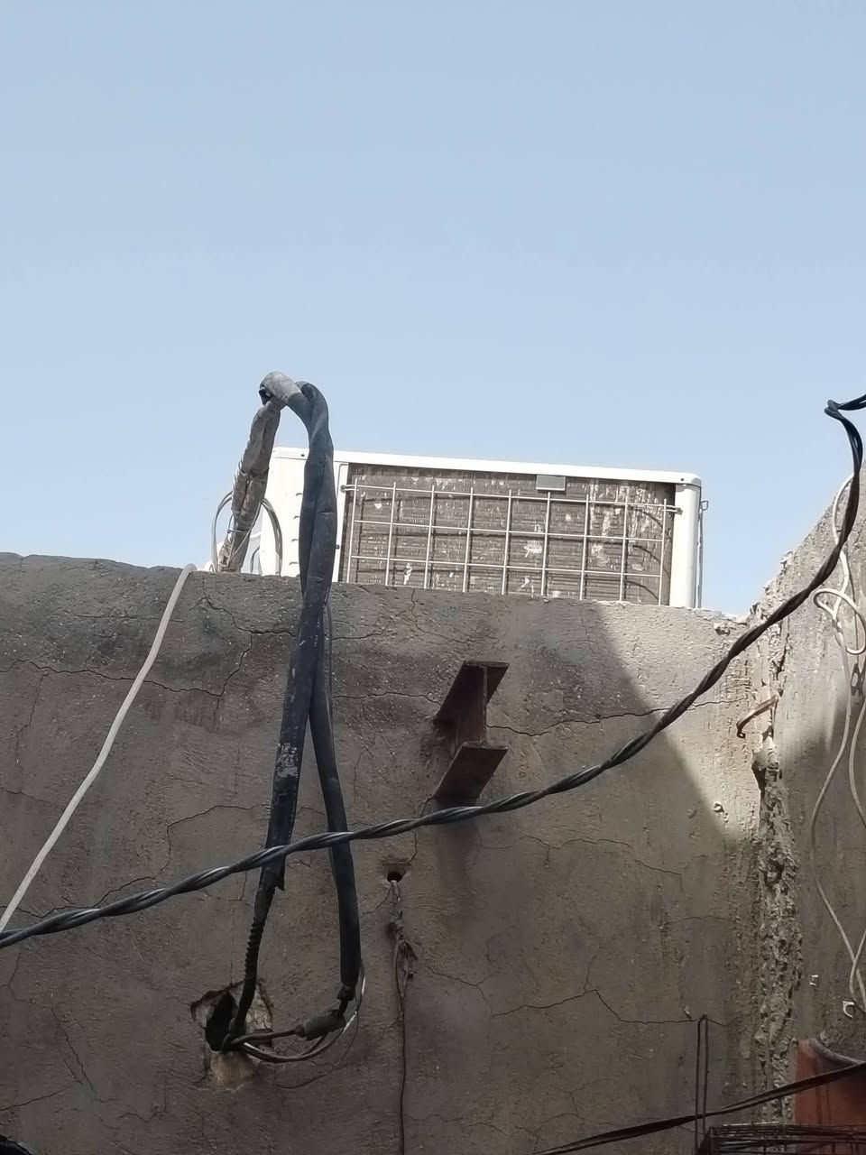 سبلت للبيع شرط الشغل بس عايز عاز قليل  جاي يشتغل ويفصل سعره ٢٥٠ مكانه كوفه شارع ميثم التمار قرب دور الحوزه ***********
