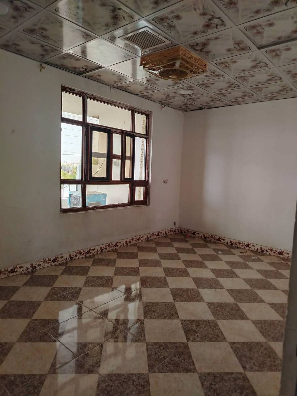 دار للايجار طابق الثاني 200متر كركوك أسرى والمفقودين خلف دائره الكهرباء 200الف
***********
