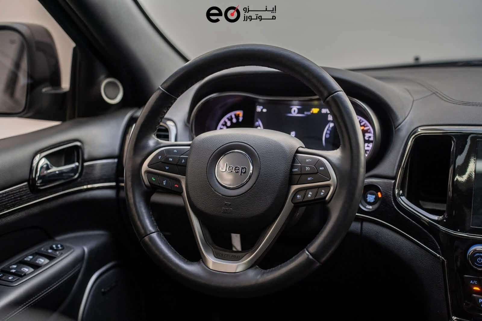 🚘 للبيع Jeep Grand Cherokee High Altitude  جيب كراند شيروكي  وارد كندي  سيارة كلين تايتل 2021

🔹 الموديل: 2021
🔹 الفئة: High Altitude
🔹 المحرك: 3.6 لتر V6
🔹 القوة: 293 حصان
🔹 ناقل الحركة: أوتوماتيك 8 سرعات
🔹 الدفع: 4×4
🔹 المقاعد: 5
🔹 الجنوط: 20 إنش
🔹 شاشة Uconnect
🔹 Apple CarPlay وAndroid Auto
🔹 مقاعد جلد 
🔹  + تبريد مقاعد أمامية كهربائية ومدفأة
🔹 فتحة سقف بانوراما
🔹 باب خلفي كهربائي
🔹 دخول وتشغيل ذكي
🔹 كاميرا خلفية وحساسات ركن
🔹 مراقبة النقطة العمياء
🔹 نظام صوت Alpine
🔹 مثبت سرعة
🔹 تصميم High Altitude مميز سماعات هارمن كارديون 
+ جكات 
وتطعيمات خارجية سوداء 

📌 السيارة نظيفة جداً ومواصفاتها عالية.

📍 الموقع: بغداد + دهوك رقم السيارة دهوك
💰 السعر: 33 الف وبيها مجال 
📞 للتواصل: ***********

نص مكتوب في الصور:
- إينزو موتورز
- إينزو موتورز e0
- eo إينزو موتورز
- eO انزو موتورز
- إينزو موتورز eo
- اينزو موتورز e0