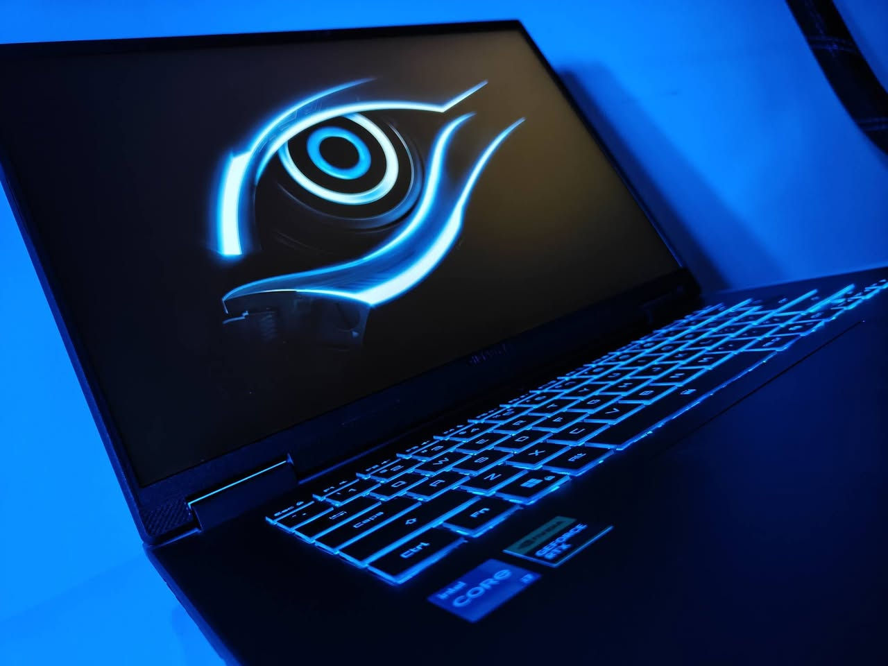 🔥 Gigabyte A16 – قوة المعالجة والأداء الحديث! 🔥

💻 المواصفات التقنية:

🧠 المعالج (CPU): Intel® Core™ i7-13620H (الجيل الثالث عشر، 10 أنوية / 16 مسار، تردد يصل إلى 4.90 GHz لمعالجة فائقة السرعة)

🎮 كرت الشاشة (GPU): NVIDIA® GeForce RTX™ 5060 (بسعة 8GB GDDR7) + Intel® UHD Graphics (أداء جبار وتقنيات حديثة لتشغيل أقوى الألعاب والتصاميم)

⚡ الرام (RAM): 16GB DDR5 (ذاكرة فائقة السرعة لسلاسة مطلقة في إنجاز المهام المتعددة Multi-Tasking)

💾 التخزين (Storage): 512GB PCIe NVMe M.2 SSD (سرعة استجابة خاطفة وإقلاع فوري للنظام والبرامج)

🖥️ الشاشة (Display): 16.0 بوصة بدقة WUXGA (1920x1200) أبعاد 16:10 بتردد 165Hz IPS (تفاصيل حادة، ألوان رائعة، وسلاسة عالية في الألعاب)

✨ حالة الجهاز: زيرو / نظيف جداً بحالة ممتازة (بەکارهاتووی خاوێن و بێ کێشە)، خيار مثالي للألعاب الحديثة، صناعة المحتوى، البرمجة، والتصاميم الهندسية.

📞 للتواصل (واتساب أو اتصال): ***********

📍 العنوان: كركوك – بنجا علي (کەرکوک – پەنجا عەلی)

🏢 متجر خبيب للابتوبات
