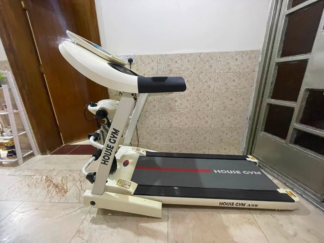 السلام عليكم
جهاز جري كهربائي أمريكي دبل ماطور جبلي نظيف جداً وشغال 
السعر ٢٠٠ الف لاستفسار الاتصال او المراسله *********** مكاني بغداد الحرية الثالثة
