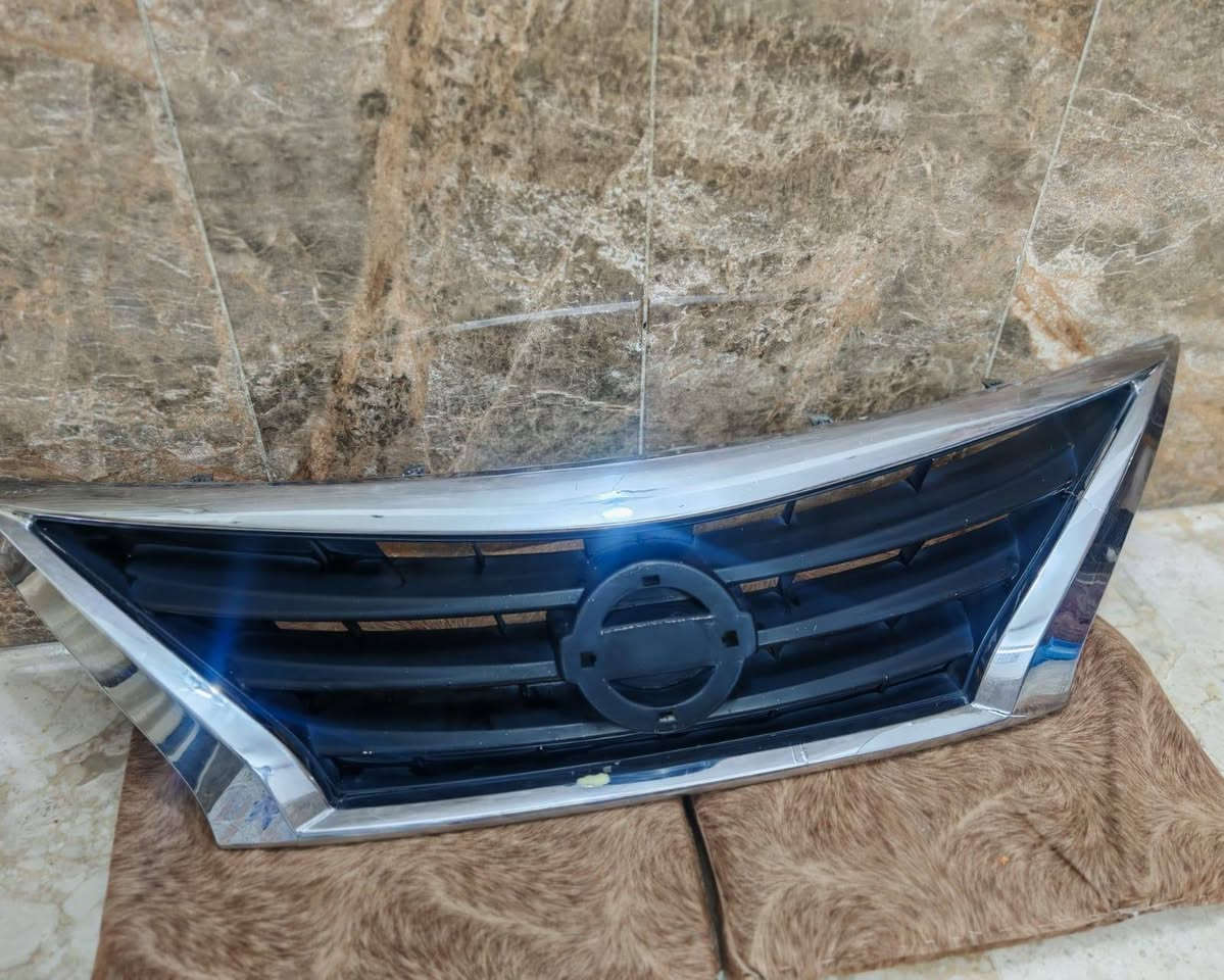شباك • نيسان فيرسا • كسر خفيف
