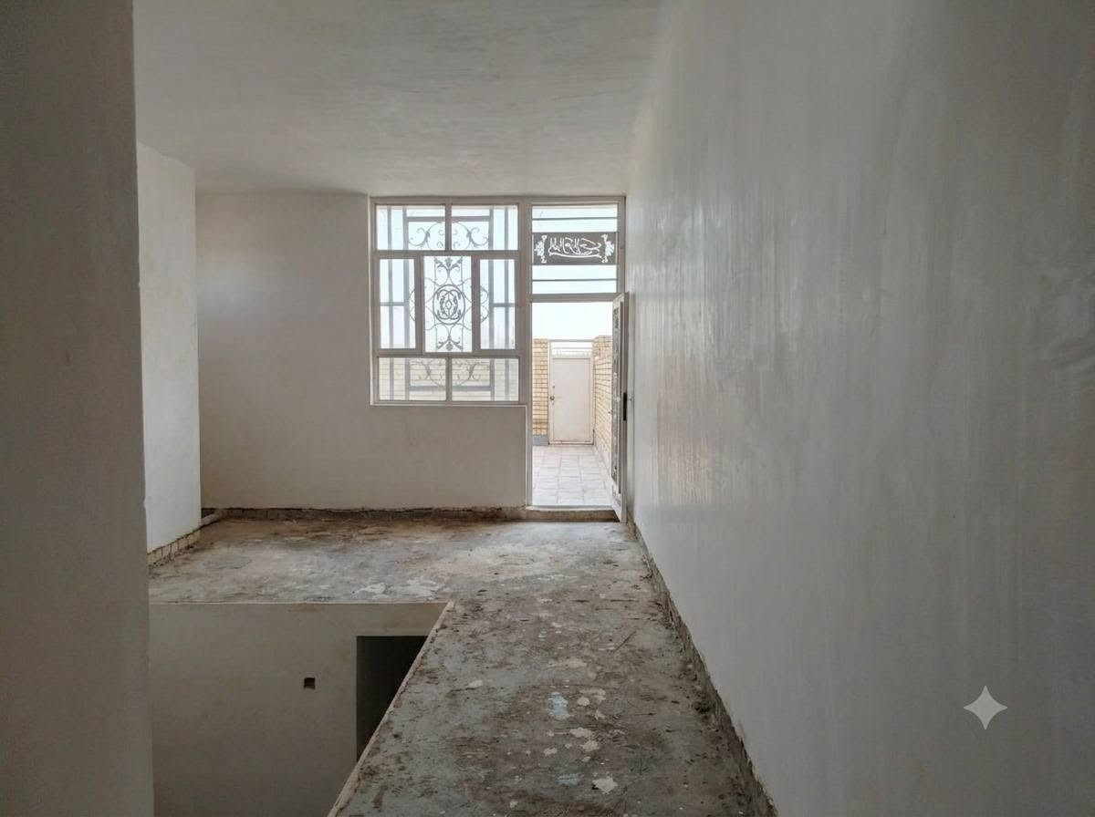 السلام عليكم
🏡 بيت للبيع في كربلاء - طابو صرف (من المالك مباشرة)
​تفاصيل العقار الأساسية:
​المساحة: 100 متر مربع
​الأبعاد: واجهة 5 متر × نزول 20 متر
​نوع الملكية: طابو صرف
​الموقع: كربلاء - الطاقة (قطاع 18)
​عدد الطوابق: 3 طوابق
​نسبة البناء: 90% مكتمل (تُخصم قيمة النواقص من مبلغ البيع)
​📐 تفاصيل البناء والتوزيع الداخلي:
​الطابق الأرضي:
​استقبال واسع
​صالة
​مطبخ
​غرفة نوم (5 \times 5 م)
​حمام عدد 2
​الطابق الأول:
​غرفة نوم رئيسية (6.5 \times 5 م)
​غرفة نوم (5 \times 5 م)
​صالة
​حمام
​الطابق الثاني:
​غرفة نوم (5 \times 5 م)
​صالة مفتوحة
​سطح عدد 2
​ℹ️ معلومات إضافية:
​سبب البيع: لكبر المساحة على العائلة.
​الذمة المالية: مطلوب للإسكان 5 ملايين
السعر... 170000000 قابل للتفاوض بعد معاينة المنزل بشكل كامل
​📞 للتواصل والاستفسار (صاحب البيت):
***********
.
.
ملاحظة : تم إخفاء الاثاث فقط بالذكاء الصناعي كربلاء, العراق
