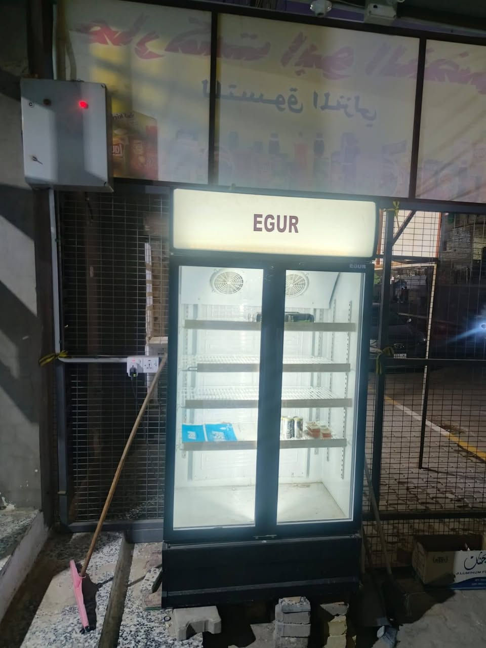 للبيع جدد
المجمده صغيره سعر ٢٥٠
عارضات جدد عدد ٣ دبل باب سعر الوحده ٧٥٠ 
اكو توصيل اتريد تجي اتشوف أهلا وسهلا  مراسله خاص او أتصل على الرقم 
***********
