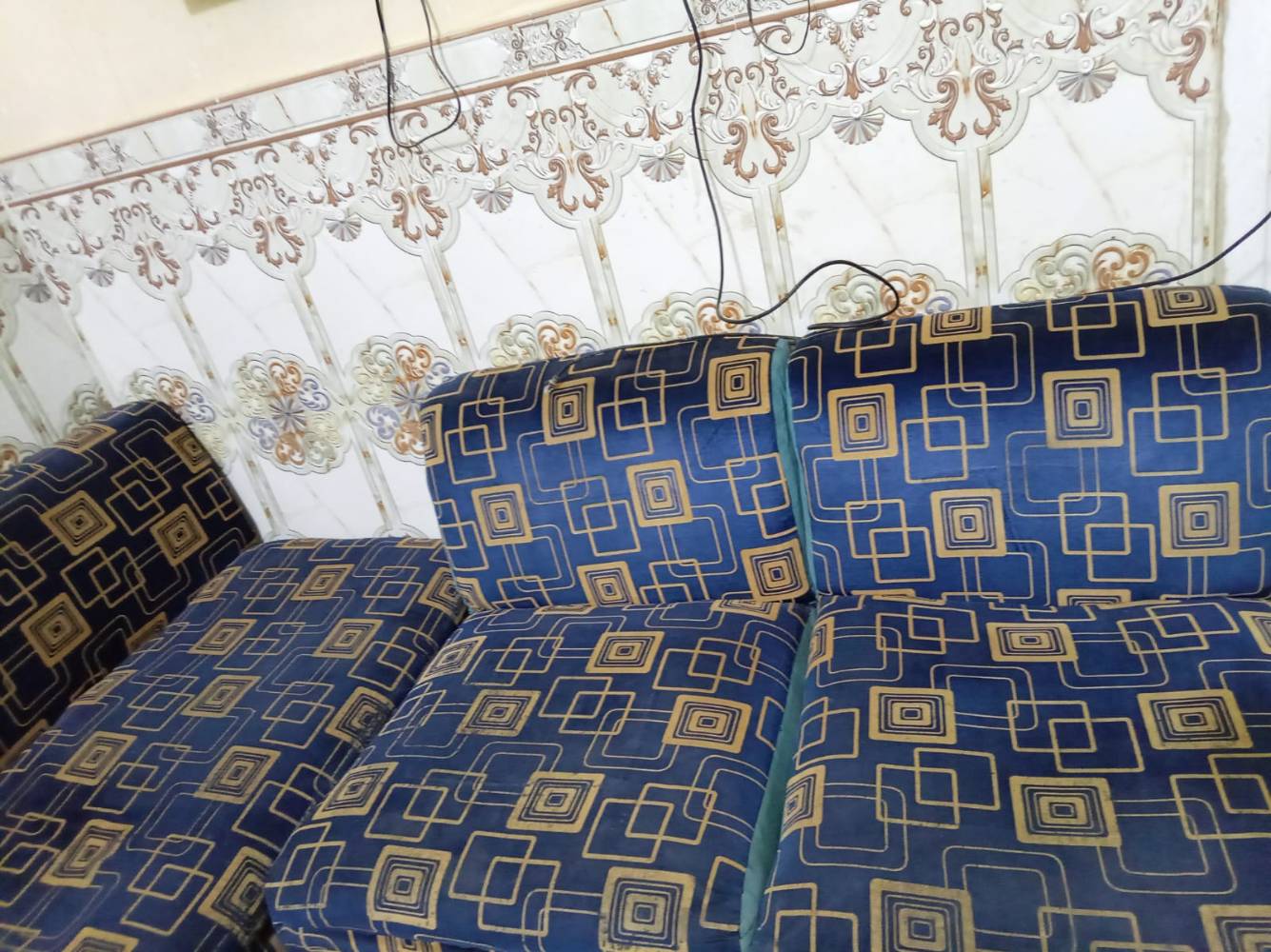 أزرق ٦ قطع • برتقالي ٧ قنفات • كرسي وطبلة