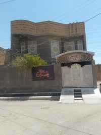 دار للبيع في حي الشهداء المساحه ٢٠٠ م البناء حديث كافه الخدمات تبليط م...