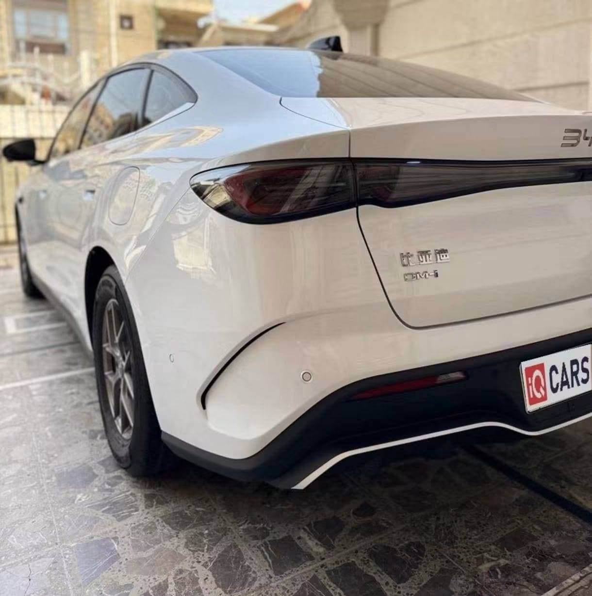 BYD سيل 6 
المسافة المقطوعة: 10الف كيلو 
الحالة: جديدة وعلى وضع الشركة، فول مواصفات ما عدا البانوراما
رقم أربيل باسمي
الموقع: بغداد
الإضافات:
مظللة بنسبة 80% مع باج تظليل رسمي من مرور أربيل
تخم أرضيات حوضية (بقيمة $100)
تاير سبير طوارئ أصلي (بقيمة $50)
المواصفات والتجهيزات:
كاميرا 360 درجة
مستشعر وقوف (حساسات)
نظام البصمة ونظام المفتاح الذكي
مراقبة النقطة العمياء
نظام فرملة الطوارئ والتحكم التلقائي في درجة الحرارة
مصابيح أمامية 
فرامل الوقوف الإلكترونية 
تعليق تلقائي 
اختيار وضع القيادة
تحذير مغادرة المسار وتحذير من الاصطدام الأمامي
مثبت السرعة التكيفي 
حساسات ضغط الإطارات
‏‪***********‬‏
