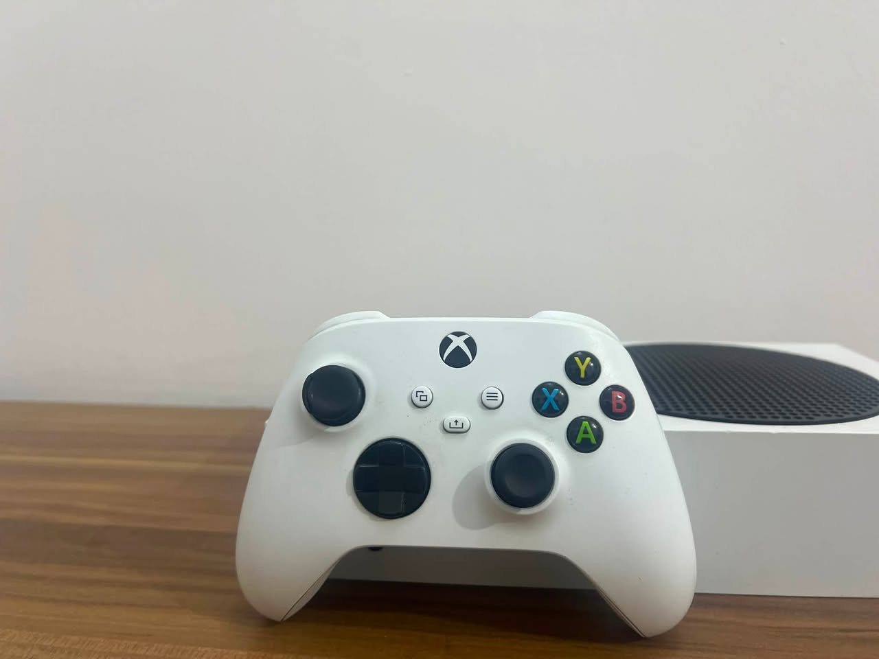 السلام عليكم

Xbox Series S 

كامل ملحقات مع كارتون 
الكيبورد و الماوس مع كارتون

جوستك 1 ماداخل أي صيانه 
الجهاز نضيف حيل 
الكيبورد ميكانيكي 
 سعره 420
رقمي***********
