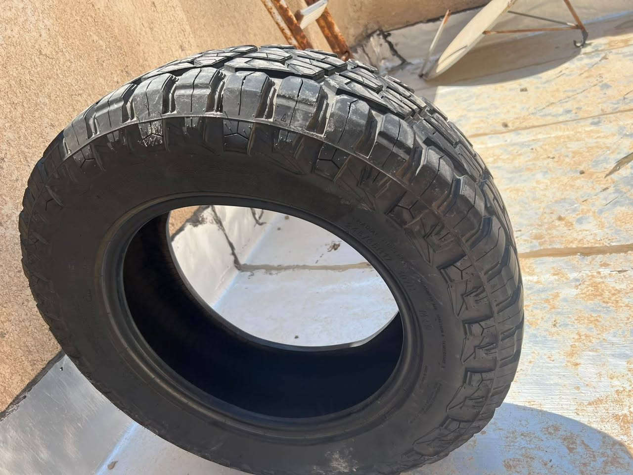 زوج تايرات جبلي مستخدم قليل اخو الجديد 245/65R17 السعر 150
***********
