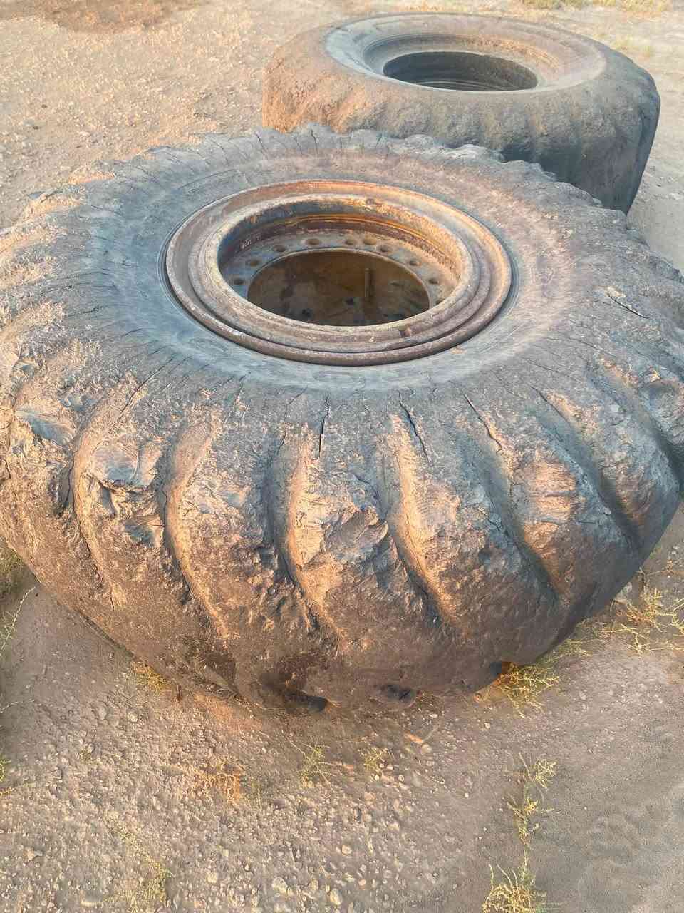 زوجين تايرات حجم 23 مع ويل 
بسعر مناسب  ***********
