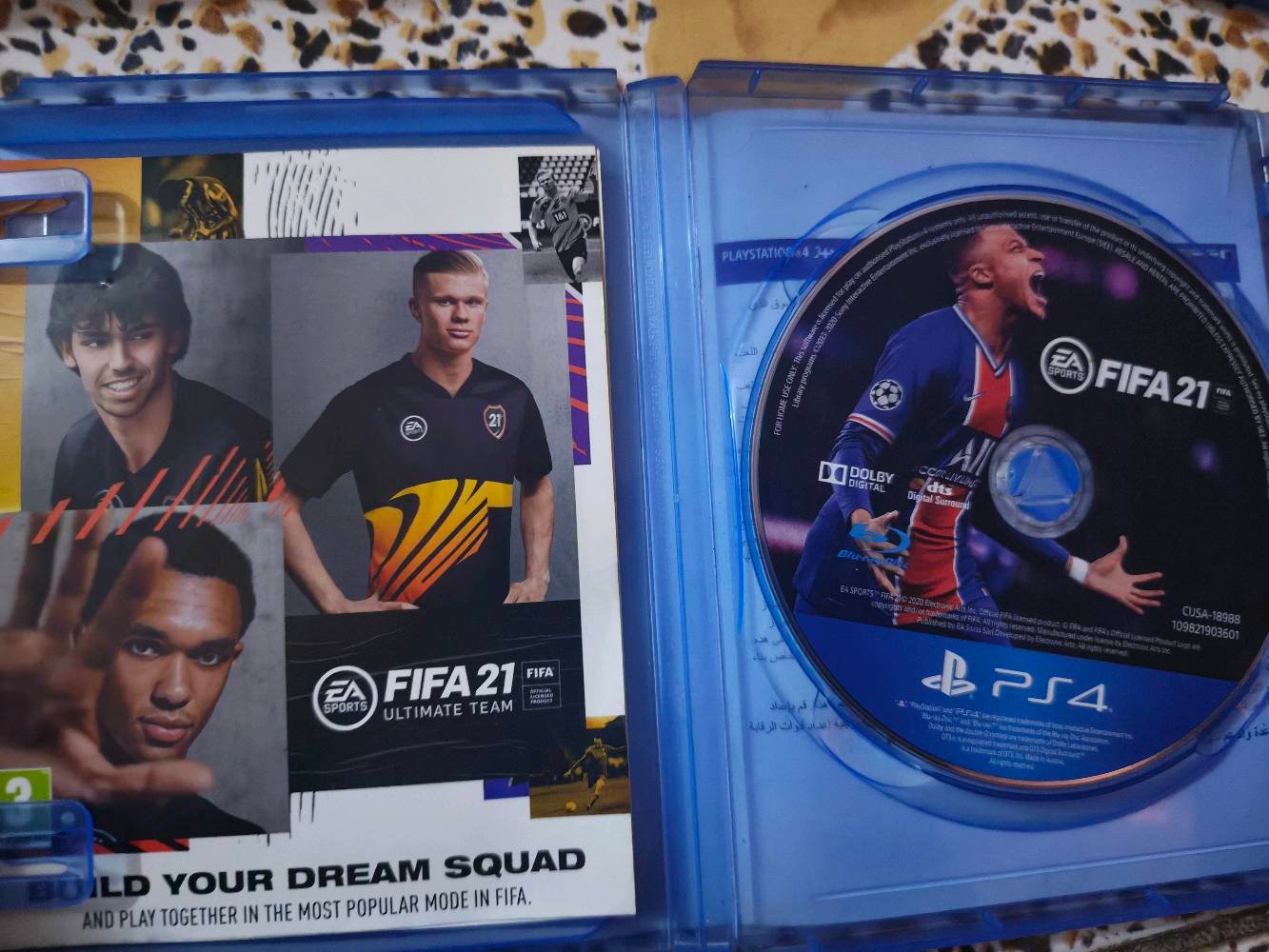 PlayStation 4 Pro (نظيف جداً وقابل للتهكير) 🎮
مواصفات الجهاز: بلايستيشن 4 برو بحالة ممتازة، هارد 1 تيرا كامل.
إصدار النظام: 12.50 (نظام قديم وممتاز يفيد للتهكير 🔓).
الملحقات والأقراص:
مبرد أصلي للجهاز (يحتوي على شاحن لليداس ومكان لتخزين الأقراص 🌬️).
يدة تحكم أصلية 🎮 + يدة تحكم تجارية إضافية.
قرص FIFA 21 (مستعمل بحالة جيدة).
قرص GTA V (جديد كرتونة 📀).
ملاحظة أمانةً: الجهاز ما بي أي خلل نهائياً، بس الهارد بطيء شوية وأنطيتكم هاي المعلومة بكل صراحة.
السعر: 330 ألف (قابل للتفاوض البسيط للجادين) 💵.
للتواصل والاستفسار مراعاة الرسائل أو الاتصال.