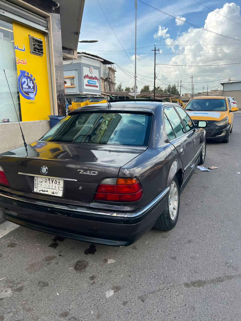 BMW740i
موديل 1995
كير ومحرك شرط 
مرايات شفط + صندوك شفط 
جامات كهرب + تحكمات ستيرت كلها شغاله 
سعرها 60 وبيها مجال 
تبريد شغال 
كوبون بيها
***********
بيع او مراوس
