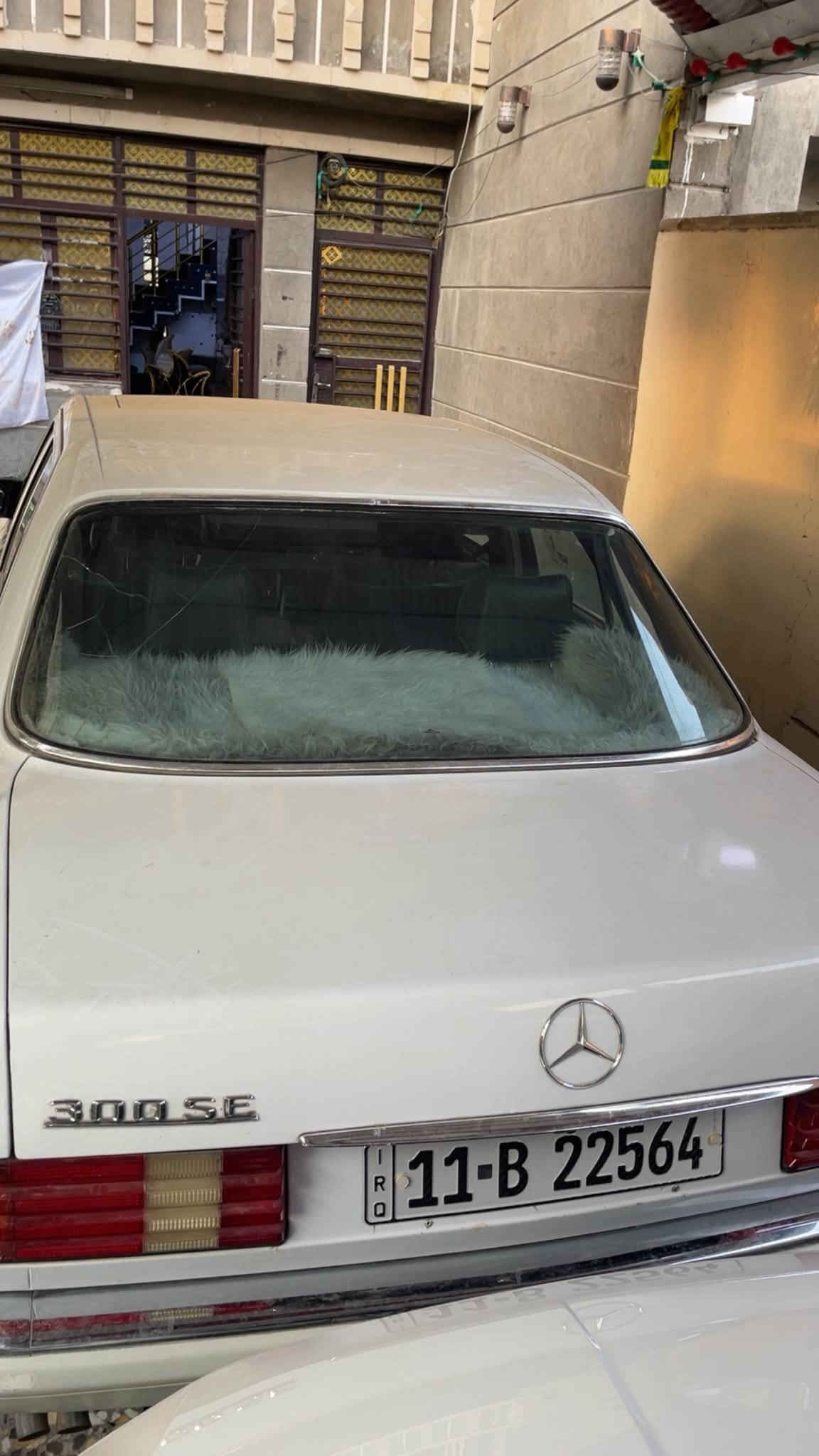 ‏
‏سلام عليكم ￼ مرسيدس للبيع موديل 89￼ السيارة حلوة أحلى من الصورة مكينة بلادية قير محرك جديد صدر جديد السيارة كاملة ***********￼￼
