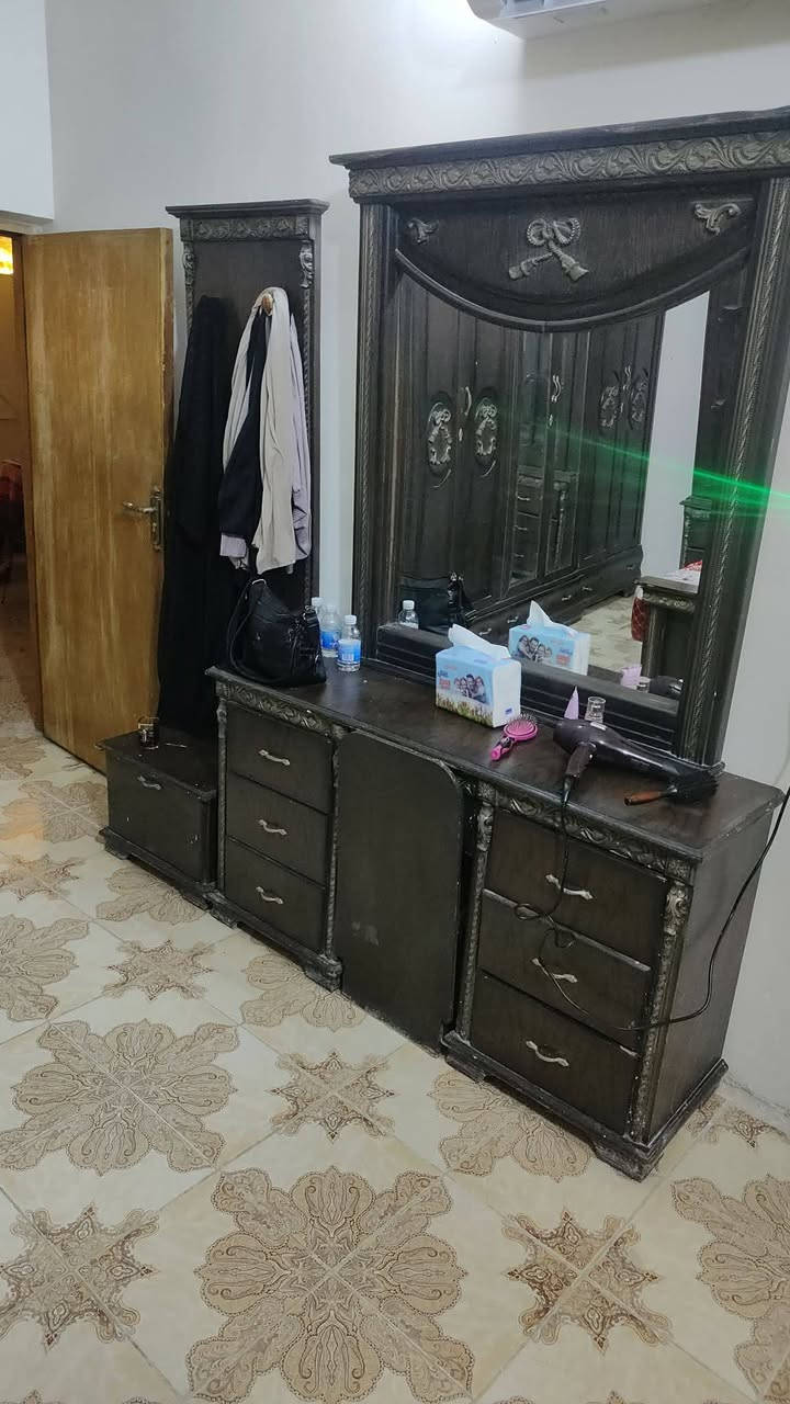 غرفة اخشاب للبيع المكان بغداد  السعر 500 
***********
