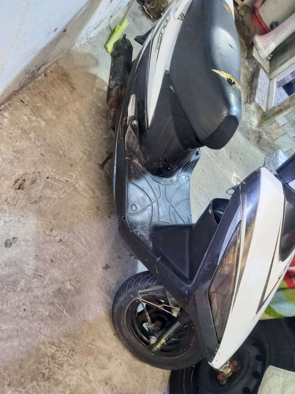 السلام عليكم للبيع  سايم GT 125cc شغال كامل وبسعر 350 وبي مجال بسيط للإستفسار ***********
