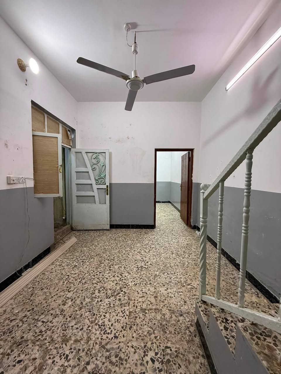 للايجار …للايجار 
📍حي الطاقة مجاور سنونو مقابل حي السلام
🏠بيت مساحة 100 م طابقين 
يتكون من 
▪️2 غرف نوم 
▪️صالة 
▪️استقبال 
▪️مطبخ 
▪️حمامات داخلية وخارجية 
***********
