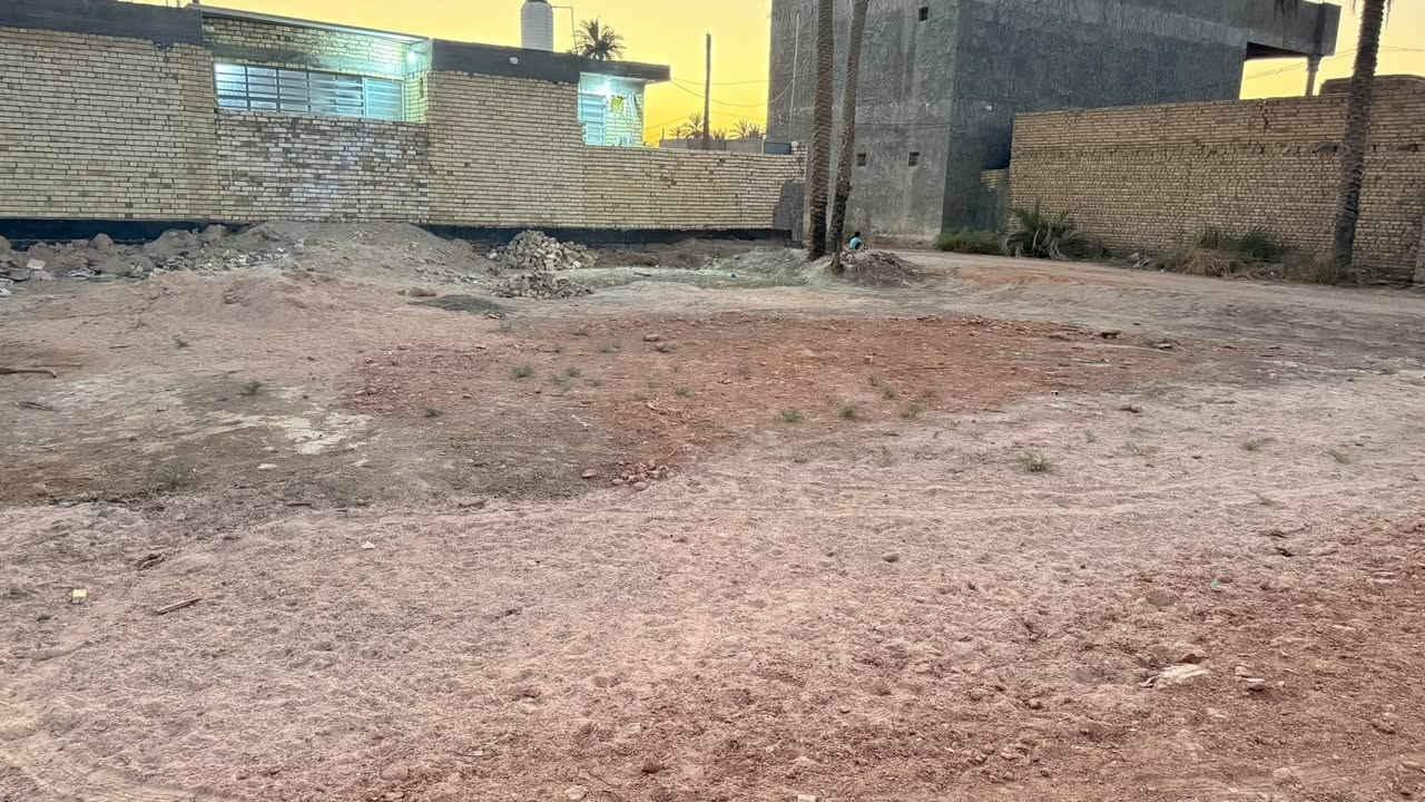سلام عليكم عرصه لبيع مساحه 500متر قرار محكمة سند 25مكان نجف كوفه لا ابو حداري  قرب محطه الساقي رقم الهاتف ***********
