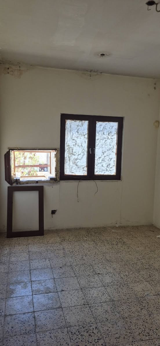 ✳️ شقة للايجار مجمع السيدية السكني (5)
✳️ غرفتين وصالة مع خدمات 
✳️ عمارة (70) طابق ثالث 
✳️ العنوان / سيدية / ظهر الخدمي / طريق سريع صلاح الدين
✳️ للاستفسار ***********
