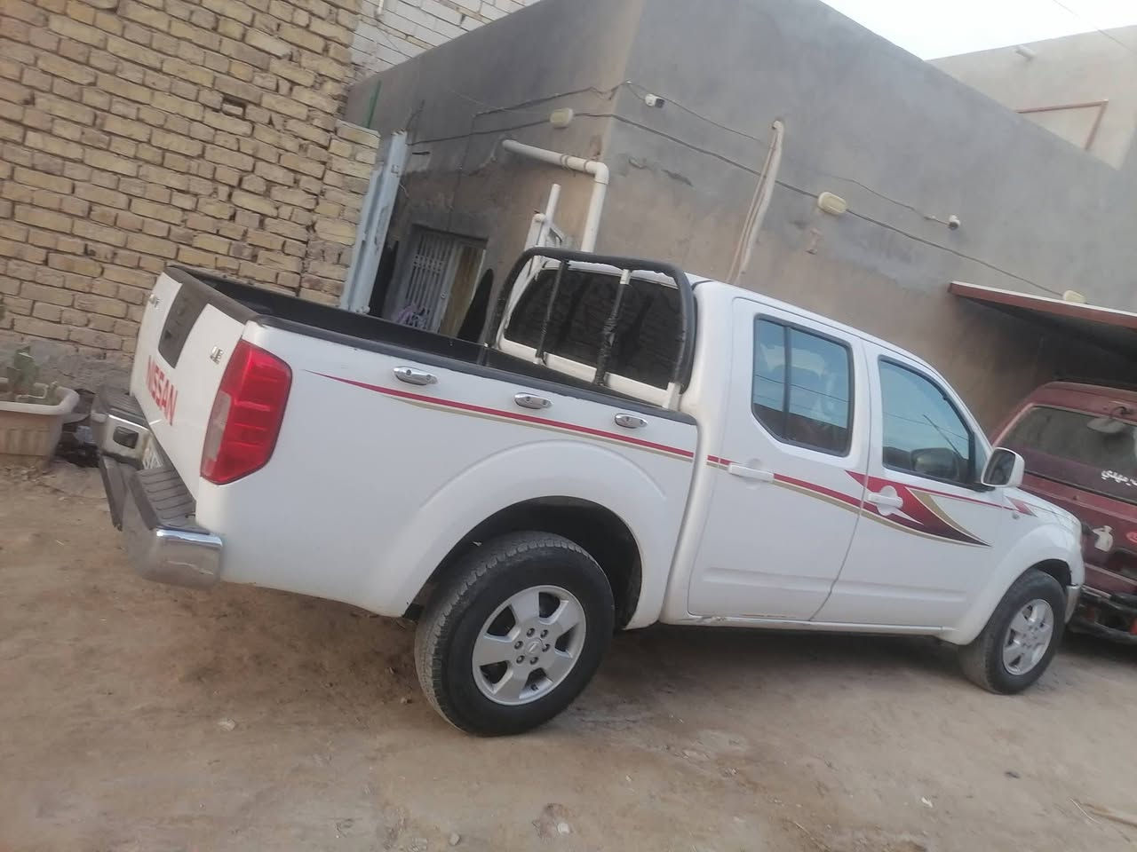 السلام عليكم 
نيفاره 2009رقم بغداد دولي بااسمي 
سنويه 2031
كير عادي 
مكينه وكير واكسل خير من الله 
تبيريد فقط لوحه التحكم مكسوره وعوزه غاز 
بيه جاملق الامامي جه السائق مبدل وبيه رشات صبغ
تايرات جدد
السعر 68
مكان السياره بابل 
للاستفسار ***********
