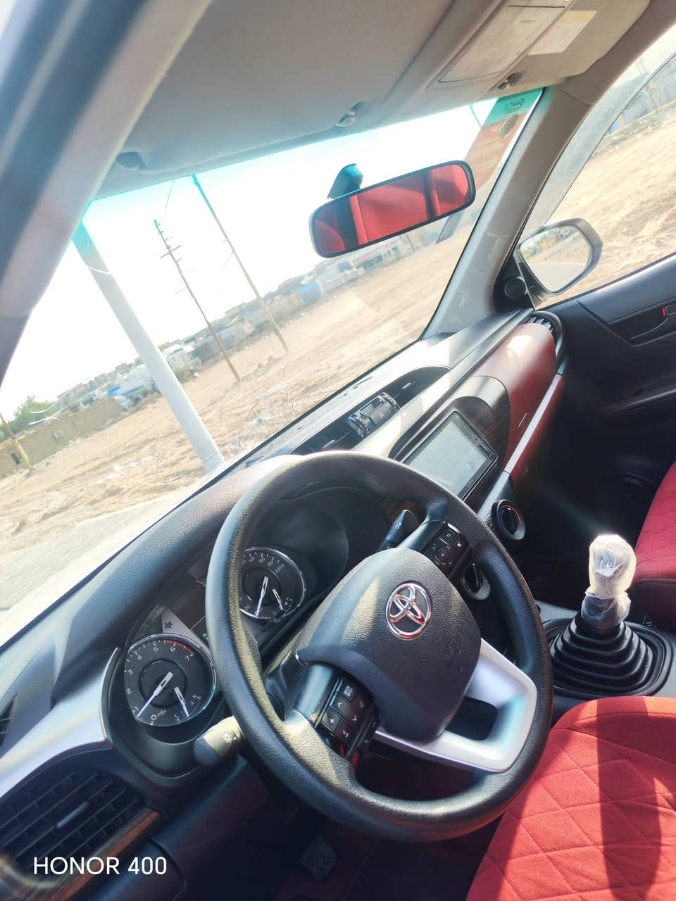 تيوتا هيلوكس للبيع ٢٠٢٥ تفاصيل داخل الصوره
