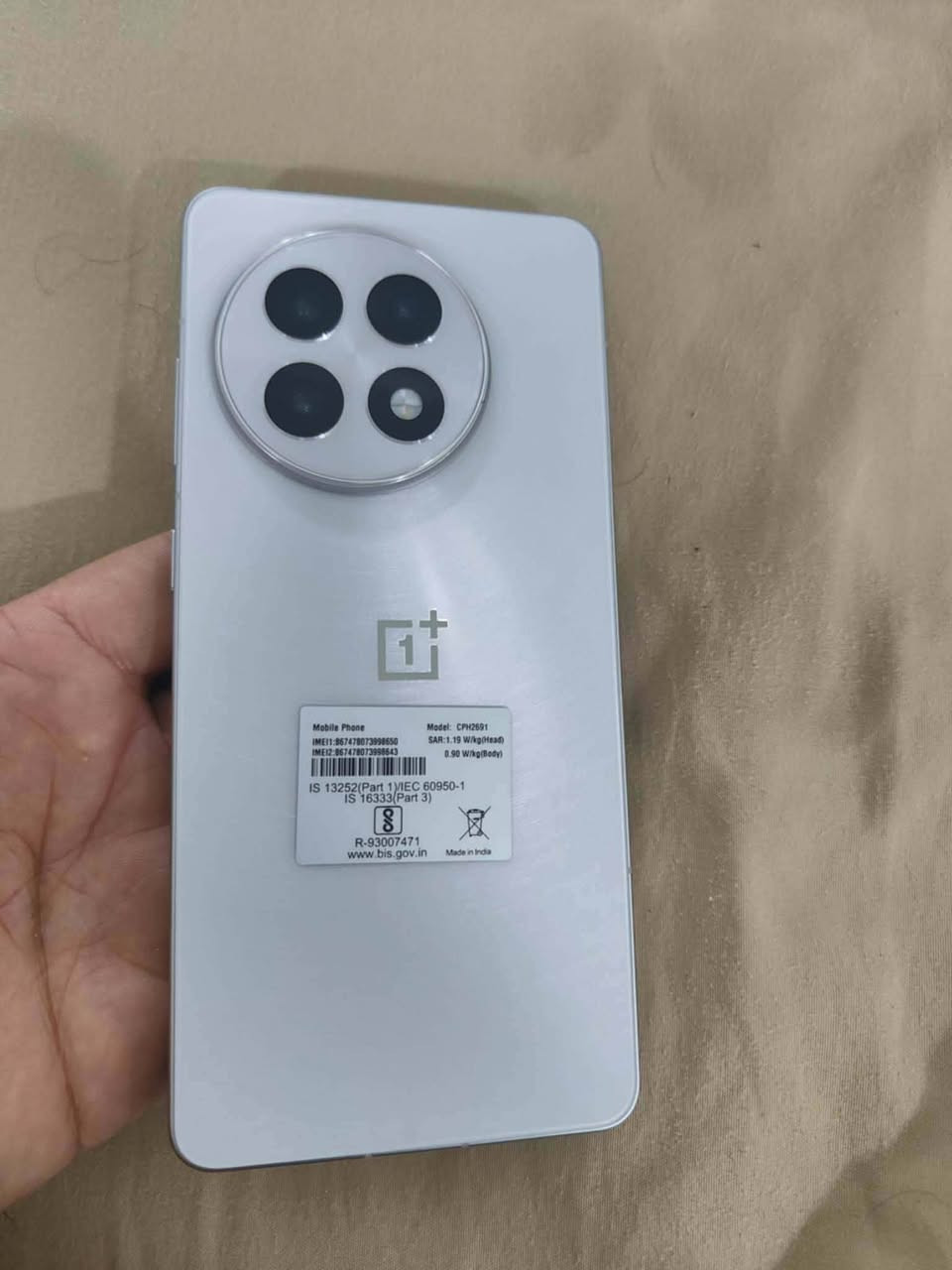 سلام عليكم
OnePlus 13r 
ذاكره 512 / 16
عالمي
بطاريه 100
نظافه 100
ملحقاته شاحنه اصليه و كفر 
مكاني نجف 
سعره 525
*********** واتس اب
