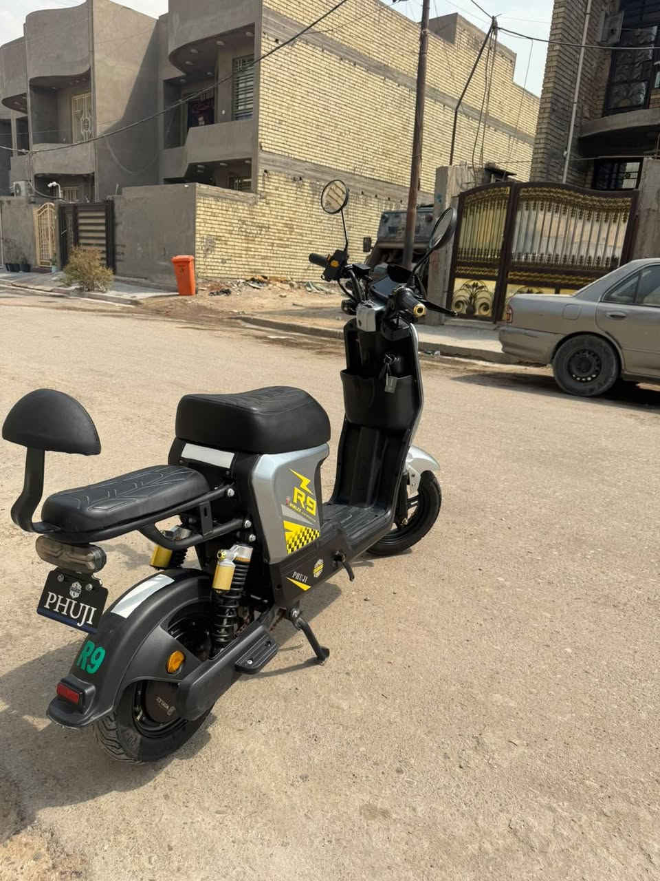 السلام عليكم دراجة شحن للبيع نوع R9
الموديل 2026 الشكل الجديد 

5 بطاريات جدد  الازغار 16 امبير 

نضام p 

نظام R رجوع إلى الخلف 

تشغيل عن بعد 

انذار ضد السرقه 

منفذ يوبيءس 

لايت عالي وناصي 

اشاير يمنه ويسرى 

دبل اشارة 

4 نمر سرعه حقيقي 70 

حساسات بريك امامي وخلفي 

هورن 

بلوتوث 

سويج  2 +  بصمه 1 +  كارت 1

الدراجه جديده بمعنى الكلمه استخدام شهرين فقط 

مكاني / بغداد / البلديات 

السعر 400 وبيها مجال للشراي 

(ملاحظه :  اقره المنشور قبل لا تتصل )

الاستفسار ***********
