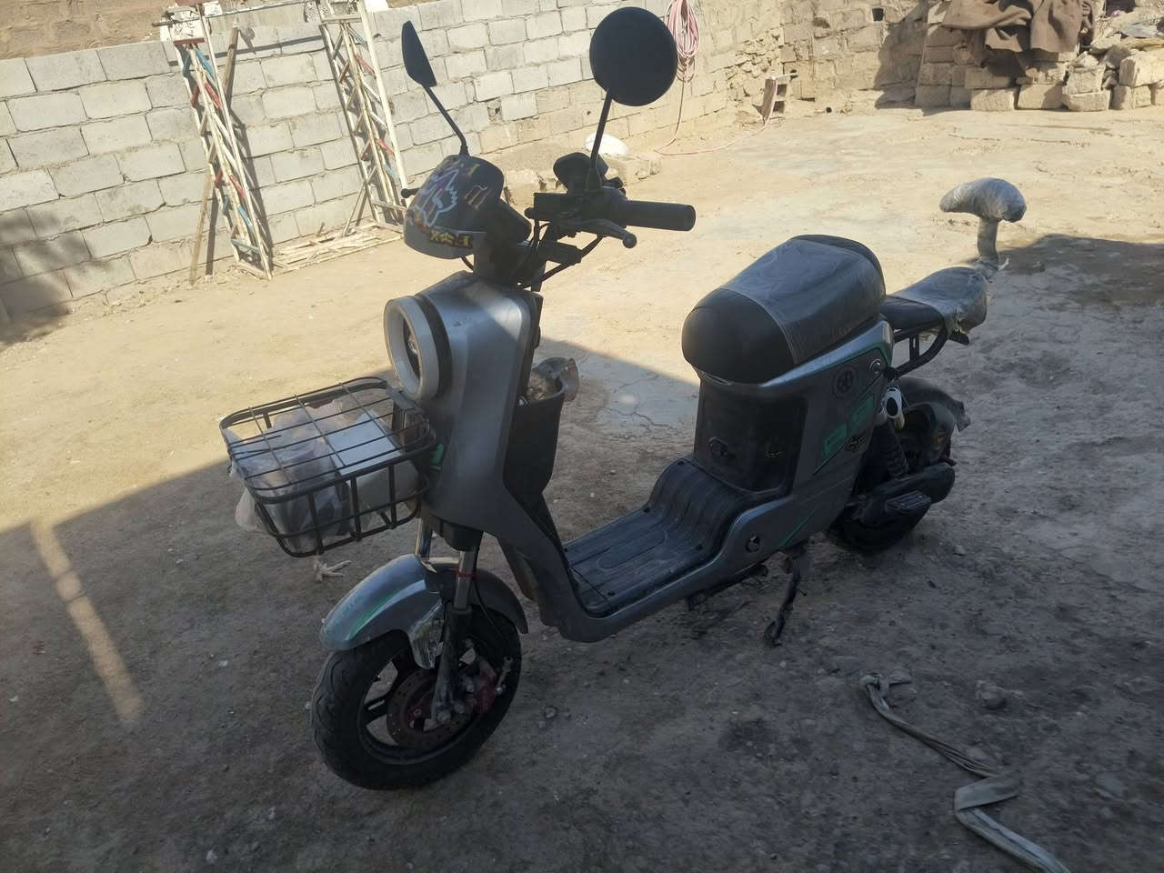 سلام عليكم للبيع درجه شحن 9 سرعه 109
ملف 1200  امبير 32  سعر 500بي مجال قليل رقم الهاتف ***********
