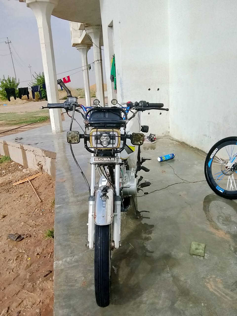 السلام عليكم يوجد موطور للبيع فول نشاط محرك انتنس مفتوح مره وحده اشاير لايتات كلها شغاله 4كير لتواصل *********** مكاني الحاج علي
