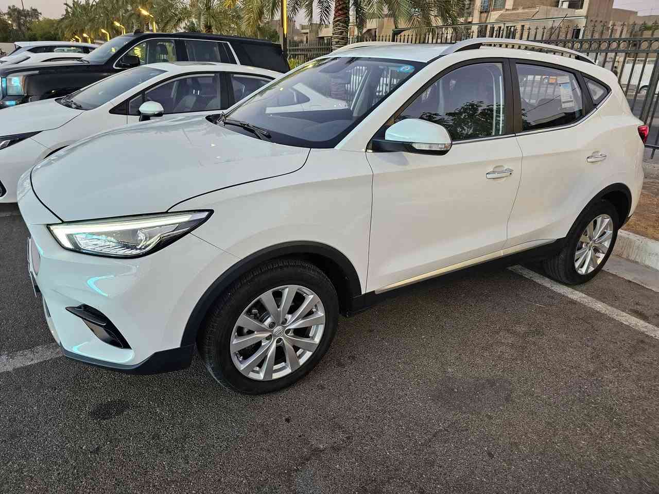 السلام عليكم ورحمة الله وبركاته 

‎ MG نوع ZS موديل 2024 
 رقم بغداد الجديد الدولي السيارة بحالة الوكالة استلام شركة بنهاية 2025
السيارة زيرو ماشية حقيقي ( 3 الف ) زيروو بعدها بدهن الشركة الاصلي

السيارة بيها (بارد BDR بسيط بحافة البنيد + بارد BDR في هلال الجاملغ الخلفي مع حافة الباب) وباقي السيارة كفالة عامة زيرو 

مواصفات السيارة
* الموديل: MG ZS 2024
* محرك: 1500 اقتصادي 
* اللون: ابيض 
* ناقل حركة: أوتوماتيك
*  تشغيل بصمة + دخول ذكي
* بصمة ابواب
* ستيرن جلد ( تحكم جهتين ) 
* حاكية للإتصال والرد على المكالمات
* بلوتوث + USB
* شاشة لمس كبيرة متعددة الوسائط (اندرويد اوتو + كار بلي)
* كامرة خلفية دوارة 
* حساسات خلفية 
* هاند بريك دكمة 
* نظام اوتو هولد 
* نظام نزول منحدرات
* بصمة عدد ( 2 )
* تبريد قطعتين + تدفئة 
* لايت زنون عالي + ناصي
* لدات نهاري 
* بك لايت LED
* مرايا كهرباء + اشارات بالمري 
* كشافات هالوجين
* مثبت سرعة ESP
* مانع انزلاق المكابح APS
* حساسات نظام مراقبة ضغط الإطارات TBMS
* جنوط أصلية 
* ويل كب عدد ( 5 )
* ايرباك AIR BAG عدد ( 2 )
* حاملات اكواب عدد ( 6 )
* سبير منازل من الجنطة ولا مفتوح + المعدات كاملة الأصلية غير مفتوحة

السعر المطلوب ( 125 $ ) بيها مجال بسيط 
مكان السيارة بغداد / حي الجهاد  الضباط
رقم الهاتف / ***********
