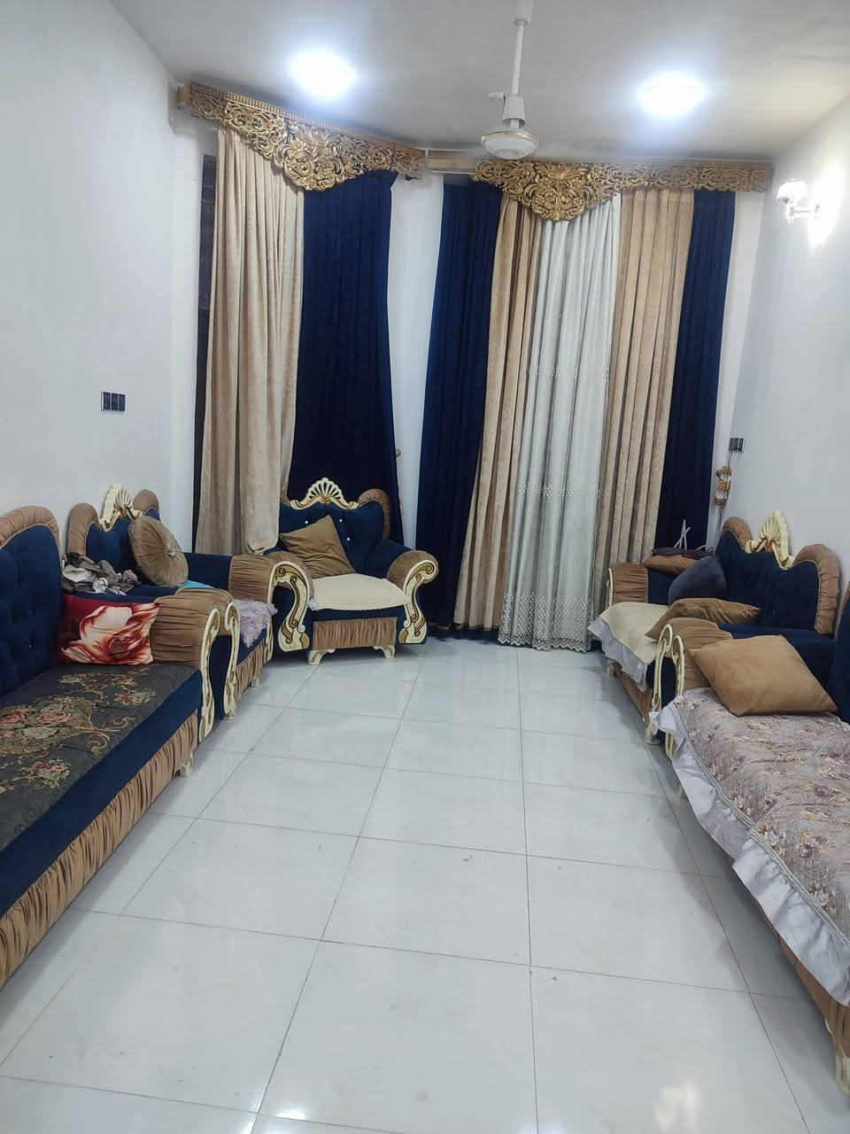 للبيع مساحه 120 متر طابو زراعي سند 25 طابقين ثلاث غرف نوم مطبخ وهول واستقبال مجمع صحيات عدد 2 خلف محطه اضواء الحله شارع 80 كربلاء يرهم مراوس ***********
