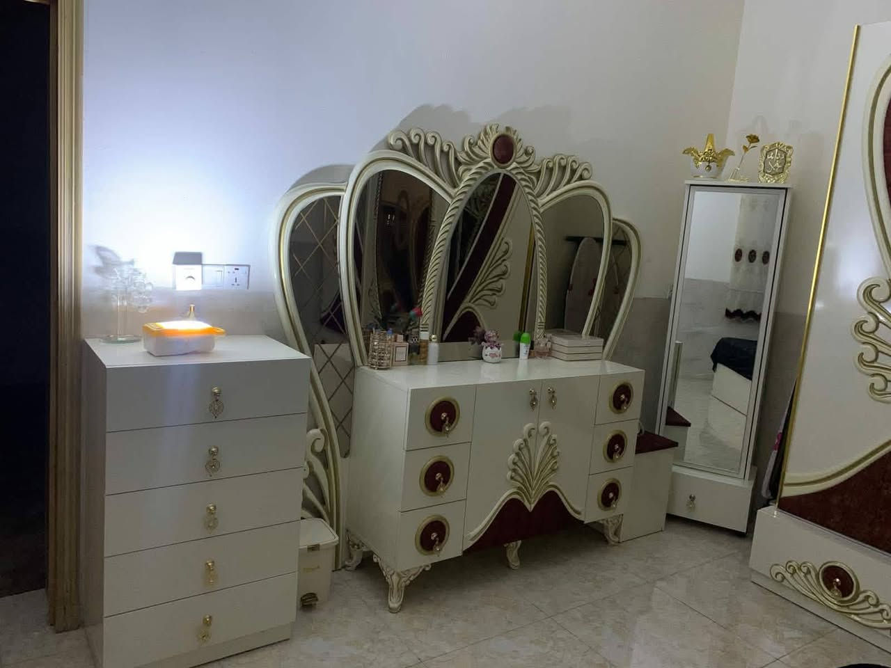سلام عليكم غراض البيع المكان الروضتين مكلفه بلنشر رقم صاحب الغراض *********** الي يتصل عليه يكوله من طرف فرح امانت الله وذا شتريتو سلعه ياريت تكلولي حته يحولي العموله
