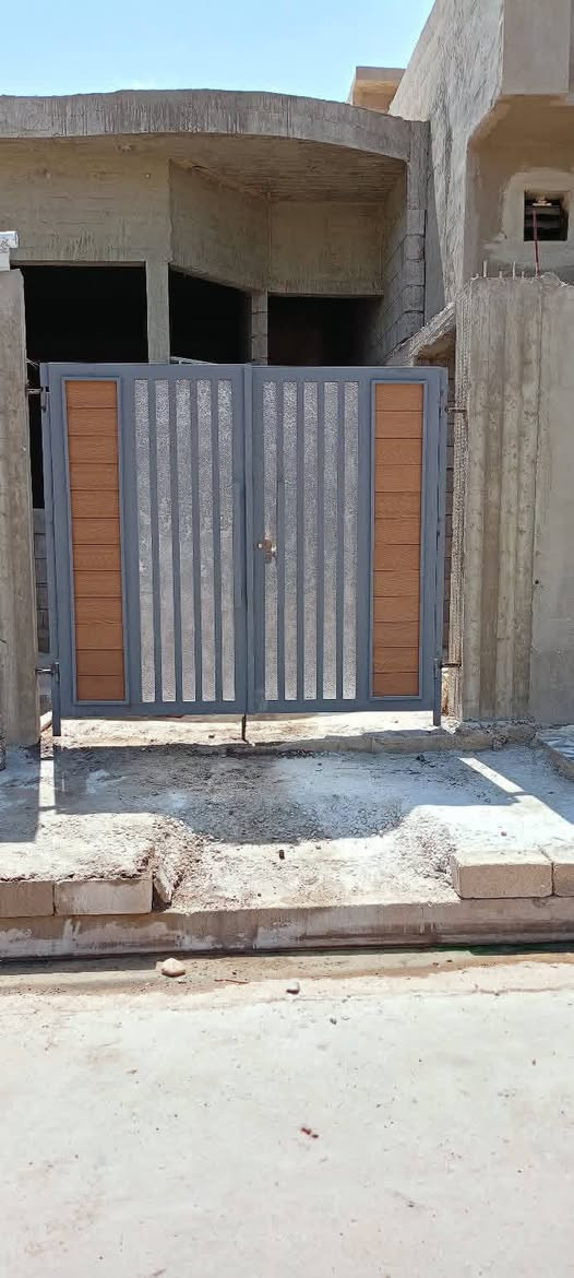 سلام عليكم بعد سلام هاذا جزء من اعمالنا اتمنا لايك لل منشور حداد ابو يوسف لعمل الابواب وقمريات وجمعي انوع لحيم كادر مختص لل تنقل ولحيم خاجر كراج لل تواصل 
*********** بي واتساب
