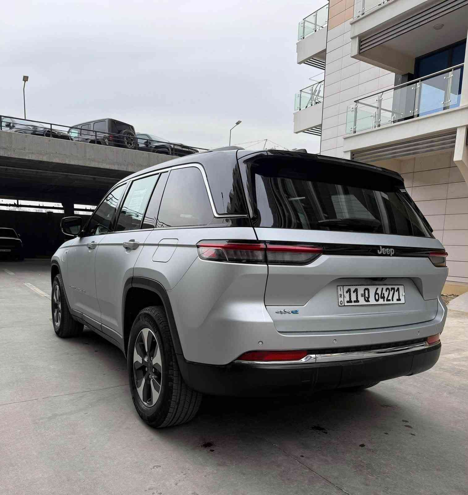 Jeep 4xe 2024
- [ ] سيارة جدا نظيفة و جديدة 
- [ ] مغلفة نانو طافي أعلى فئة و بي ضمان خمس سنوات 
- [ ] بانوراما 
- [ ] شاشتين 
- [ ] كاميرات 360 درجة 
- [ ] رادار خلفي و امامي و جانبي مع تحديد مسار 
- [ ] تدفئة ستيرن و كشنات
- [ ] - كشنات امامي كهرباء
- [ ] بصمة + دخول ذكي
- [ ] حادث اخو الماكو طخة بسيطة بالدعامية (انظر الصور مع المنشور )
- [ ] رقم الشاصي 1C4RJYB64R8521046
- [ ] بدون ايرباك ( يعني الايرباك مطاك)
- [ ] ماشية 50الف ميل 

شراي اتصل نتفاهم...  *فقط بيع*  .... *
السعر 302   و بيها مجال  
للاستفسار ***********مكان السيارة بغداد - الكاظمية
