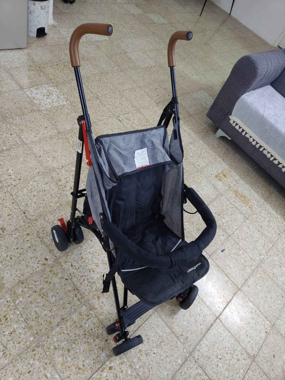 عربانة طفل العدد 2 مستعملة للبيع
قطع نظيفة واستعمال حيل قليل مثل ما موجود بالصورة 
نوعية ممتازة مو من النوعية الخفيفة أربع عجلات متحركة 
سعر القطعة 60 الف للتواصل ***********

