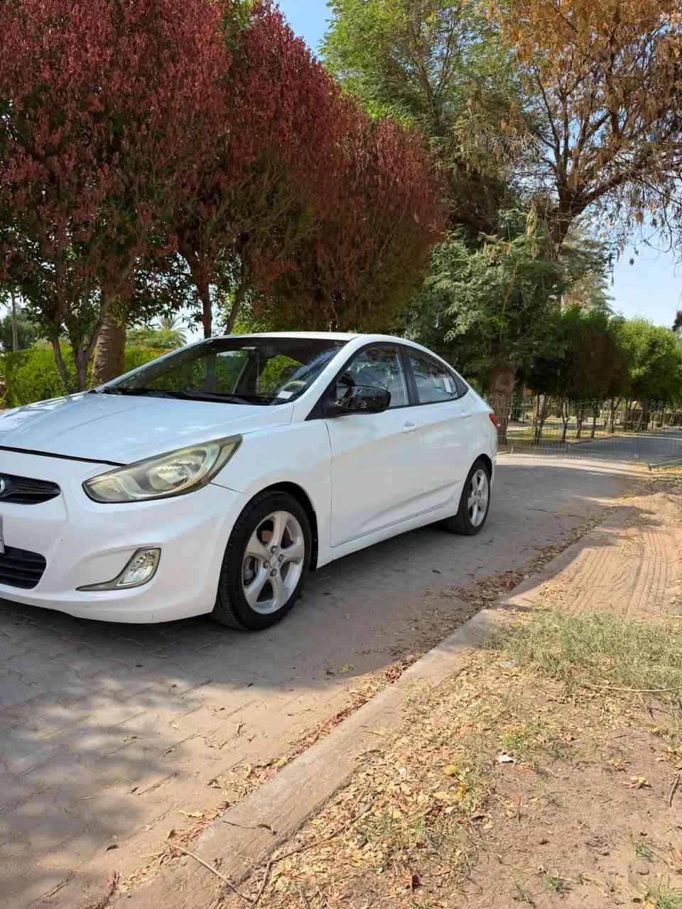سلام عليكم
اكسنت 2012 امريكي رقم بغداد تحويل مباشر 
مكينه 1600 كير تبريد حداديه خير من الله 
سياره بيه كم قطعه صبغ اقل الحزام بس اني ابيع حزام بدون دواخل سياره حلوه ومال جناي مكاني بغداد الكاظميه سعر 68 وبيه مجال بصيط هـ ***********
