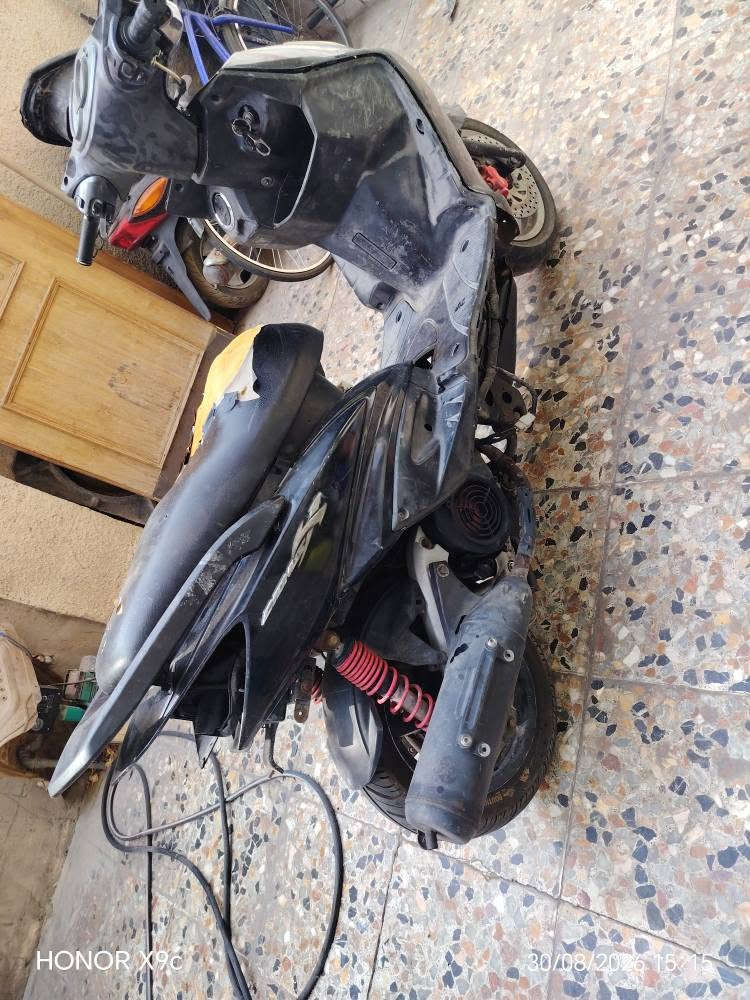 دراجه سكنس نوزل محرك اخرس ممفتوح دراجه حلوه ناعمه والكفرات شوفه عينكم والباتري ضعيف تشتغل هندر نكره مكاني كريعات رايدهه ٤٠٠ مجال بسيط رقمي *********** بي وات ساب الفارس, صلاح الدين
