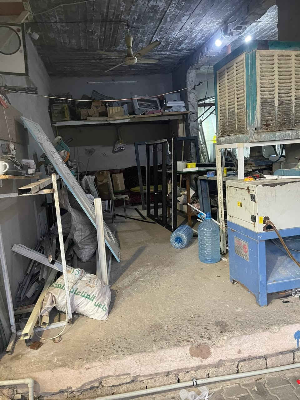 السلام عليكم اخوان مكلف بلنشر معمل pvc بلاستك تركي 3 فيس شغال شرط الفحص 6 قطع ويا الكمبريسر جبير 500 لتر مع معمل المنيوم طبر كتر معواجة  كامل. للبيع. مكانة بكركوك. الشراي. يتصل ع رقم صاحبة. اني مكلف ‭***********

