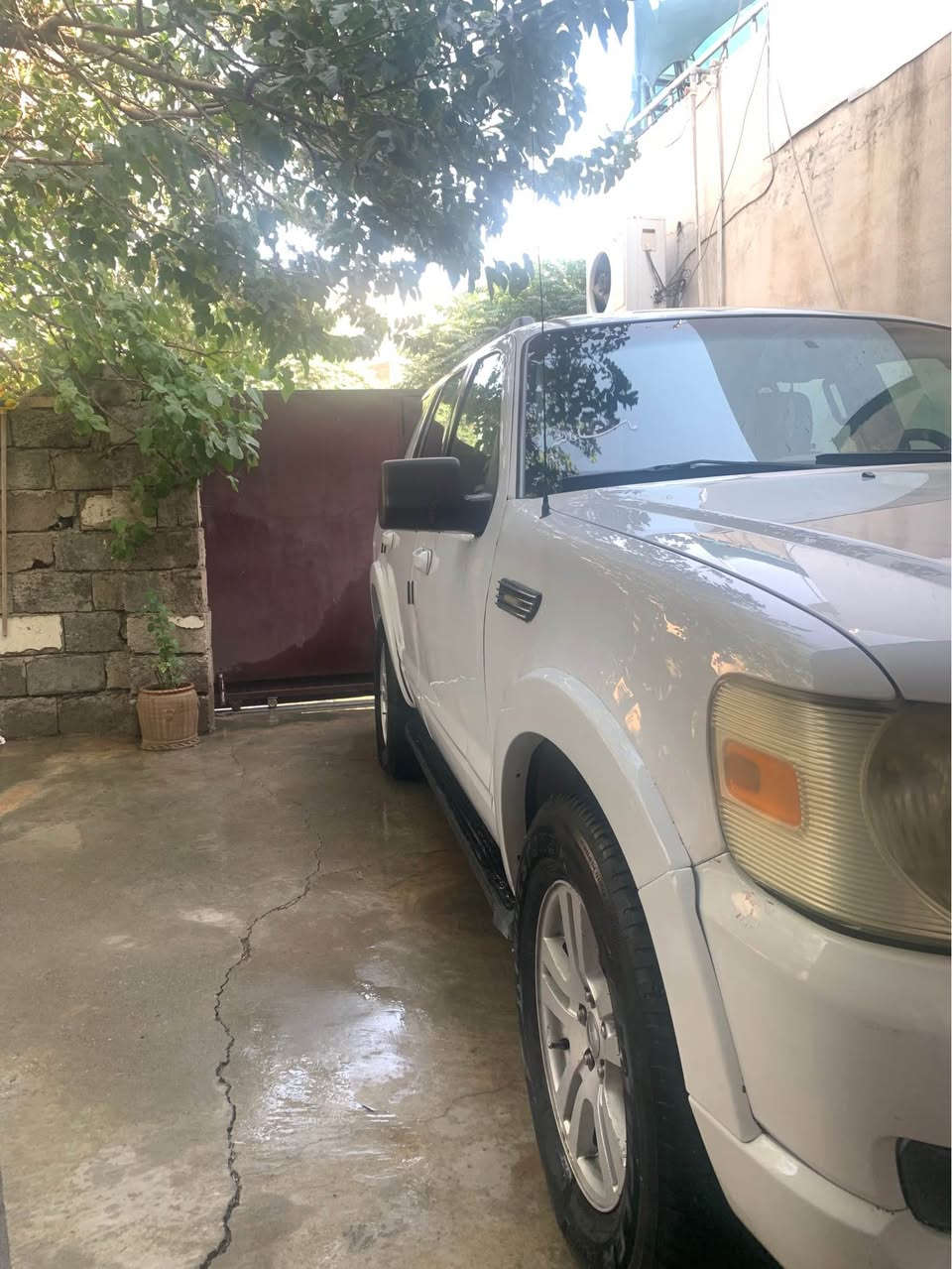 فؤرد ئه كسپلورة ٢٠٠٧ 
موسو براوة بةشةرت
كؤدى بؤراوة 
دةبل ئةكسل 
گيرومةكينةو بةشةرت

*********** رانية, السليمانية

نص مكتوب في الصور:
- 182
- 604