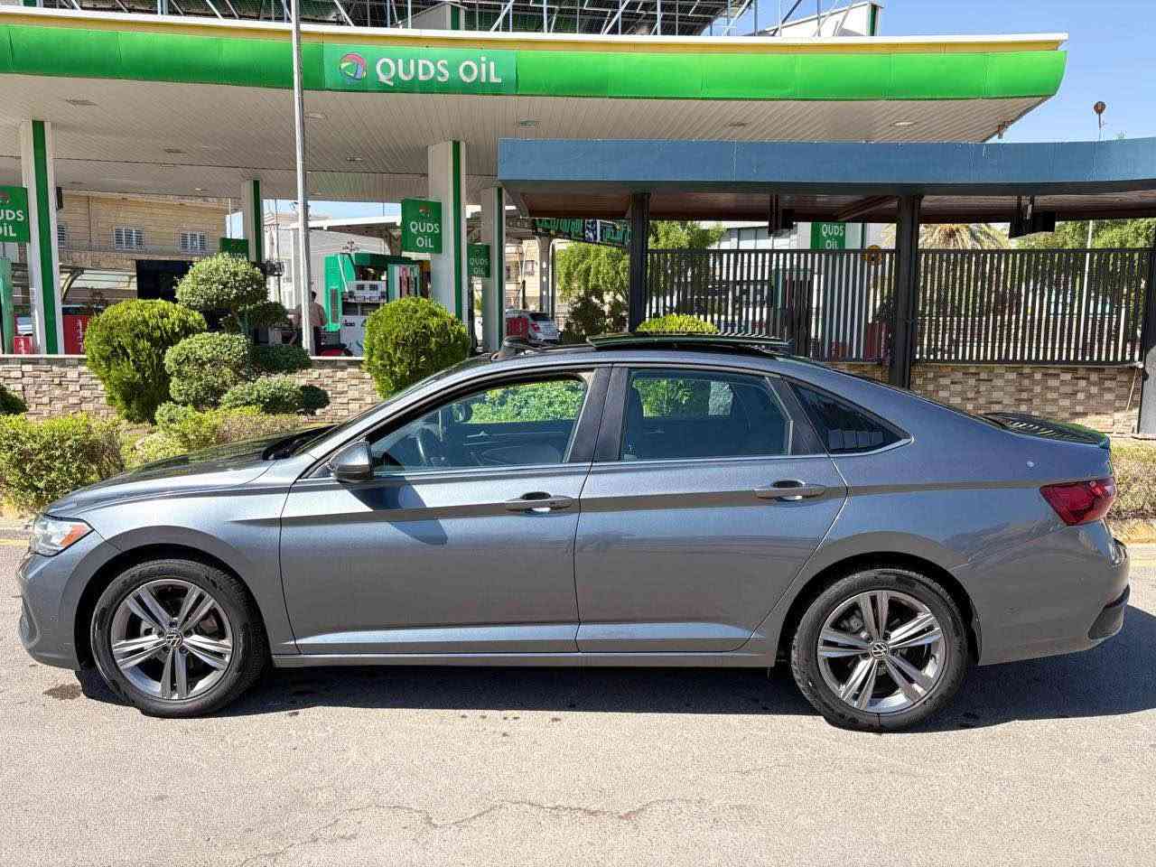 سلام عليكم للبيع جيتا 2022 
مواصفات se plus 
يعني فول بصمة سقف بانوراما كشن هيتر جلد  رادار ٣٦٠ 
محرك 15T  السيارة بجم كبس  حقيقي بمعنى كلمة  
ضرر بس باب او جاملغ سكن  ايرباك بس بردة طاك بدون اي نواقص 
ماشية 37 mil كل شي على بلادي بشرط صور حادث موجود بلصور 
سعرة 154$ بيها مجال بسيط للطيبين 
اي استفسار اتصال ***********
مكان سياره كركوك كركوك, العراق
