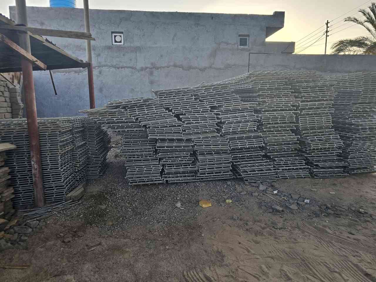 شيش تسليح طبكات ابو ١٦ طول ٣متر وعرض ٦٠ سانتي متر عدد ١٠٠٠ قطعه لستفسار ***********
